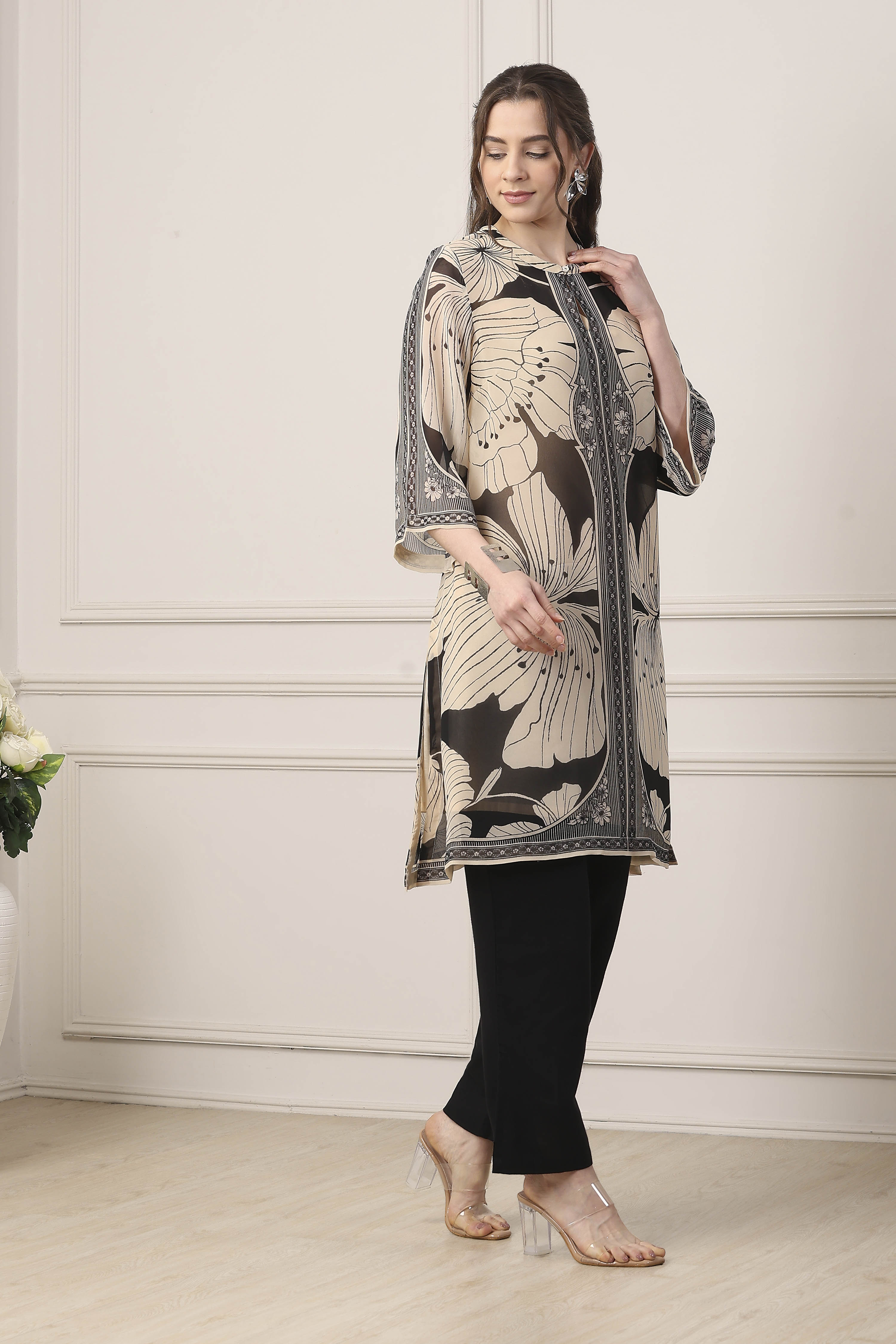 Beige & Black Poly Georgette Floral Kurta image number 4