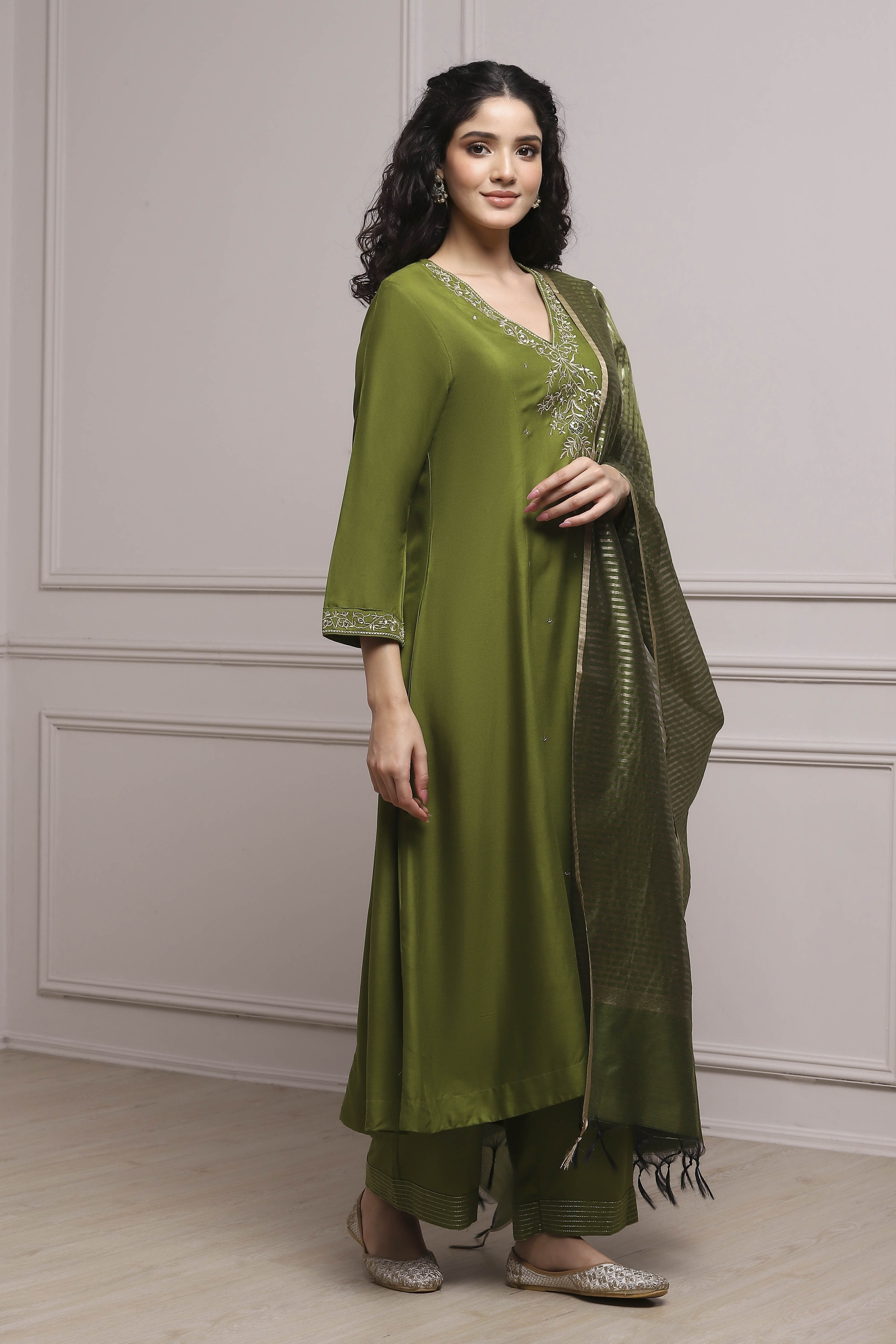 Green Viscose Rayon Straight Embroidered Suit Set image number 5