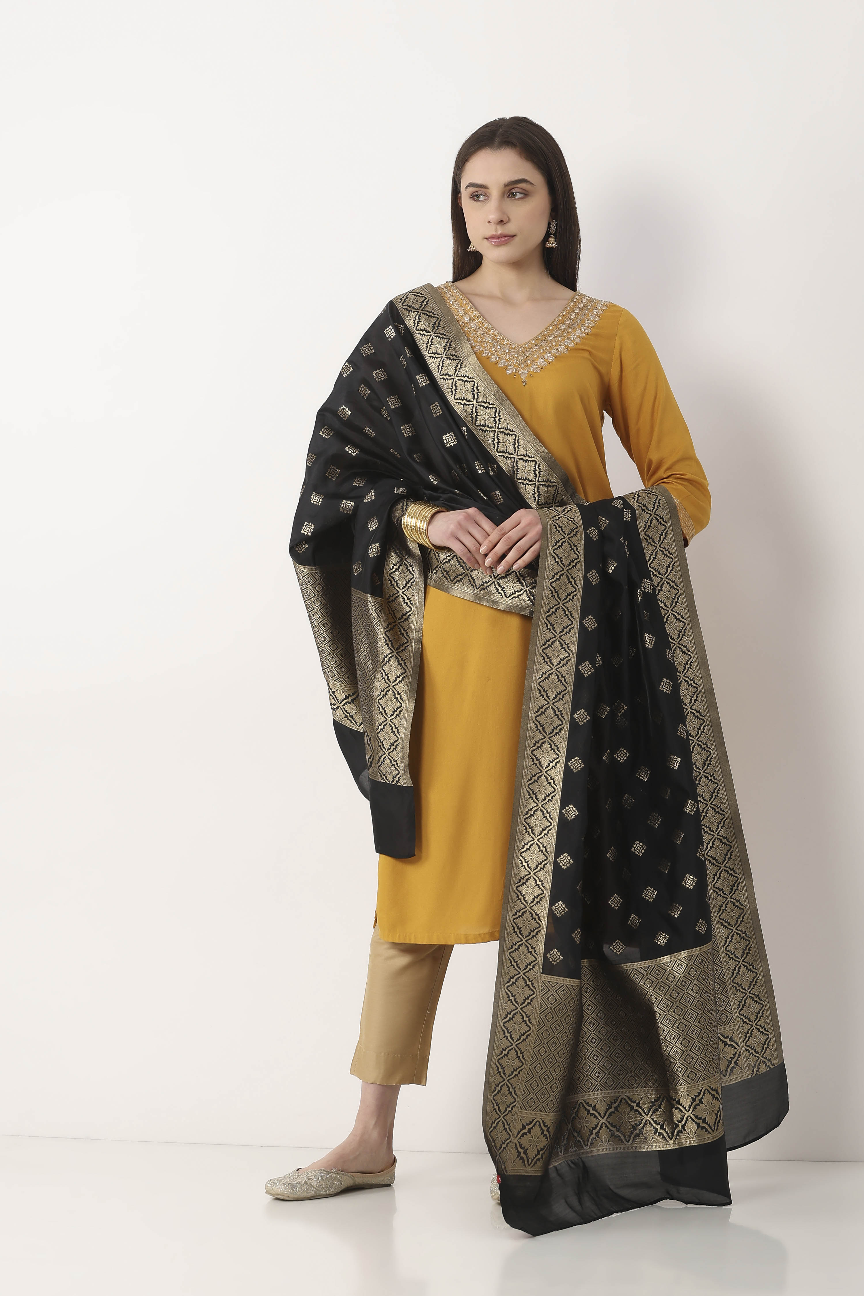 Green Black Art Silk Dupatta image number 3