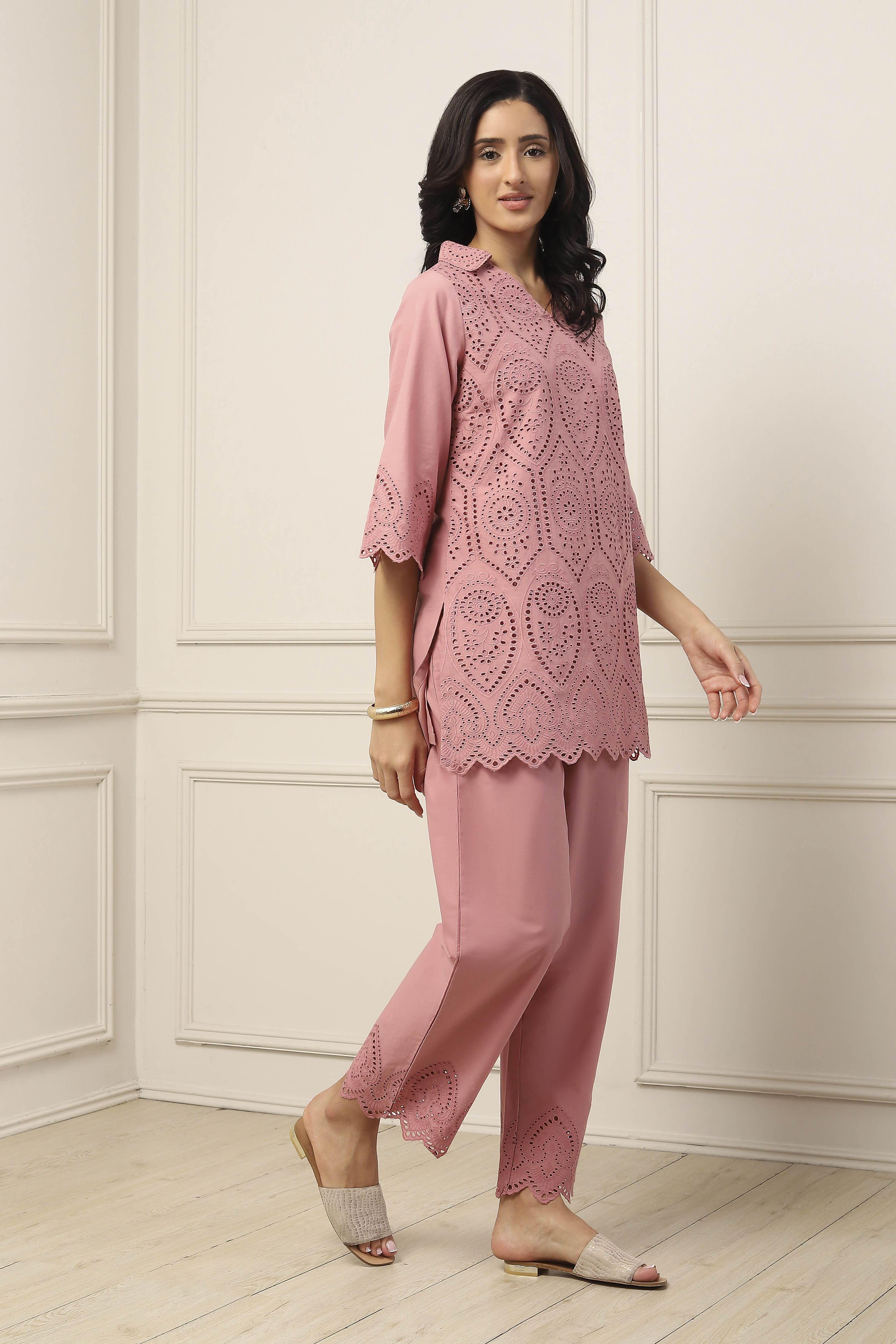 Dusky Pink Cotton Schiffli Straight Suit Set image number 5