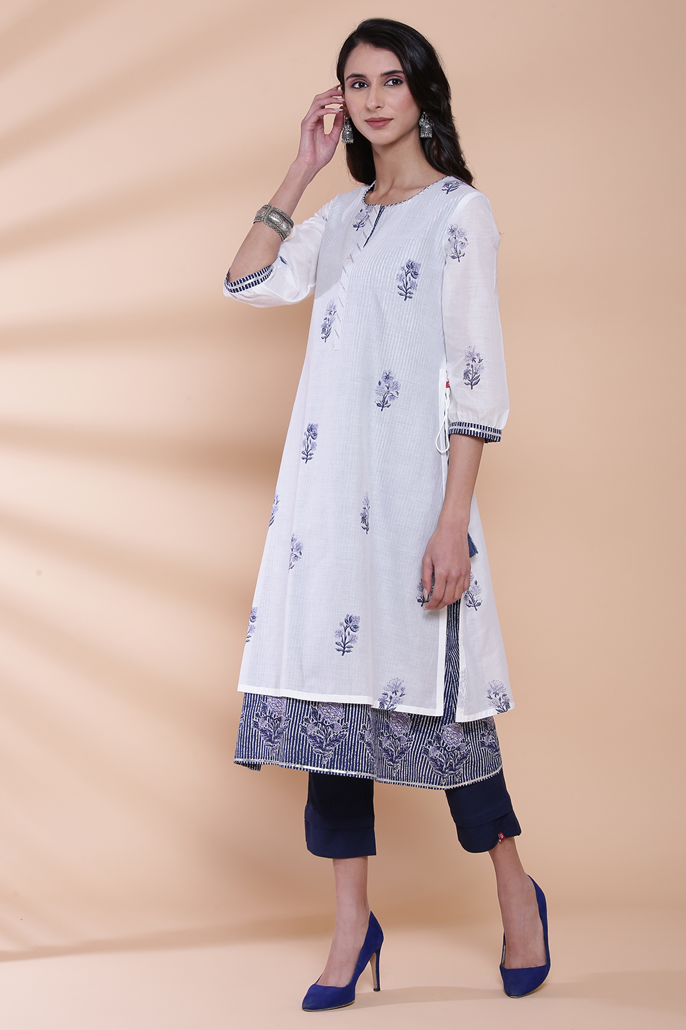 White And Blue Cotton A-Line Printed Kurta image number 3