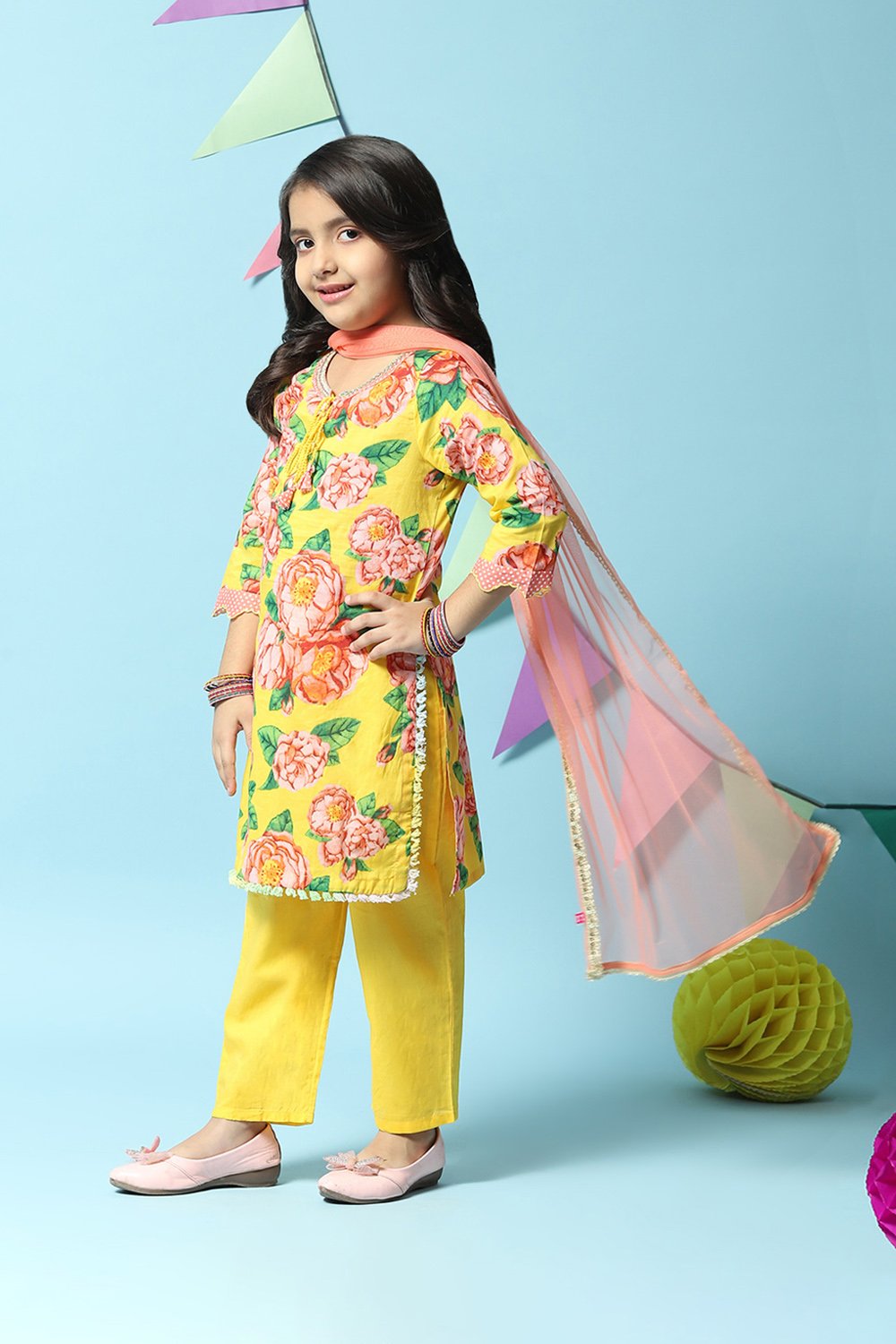 Yellow Cotton Straight Kurta Slim Pants Suit Set image number 5