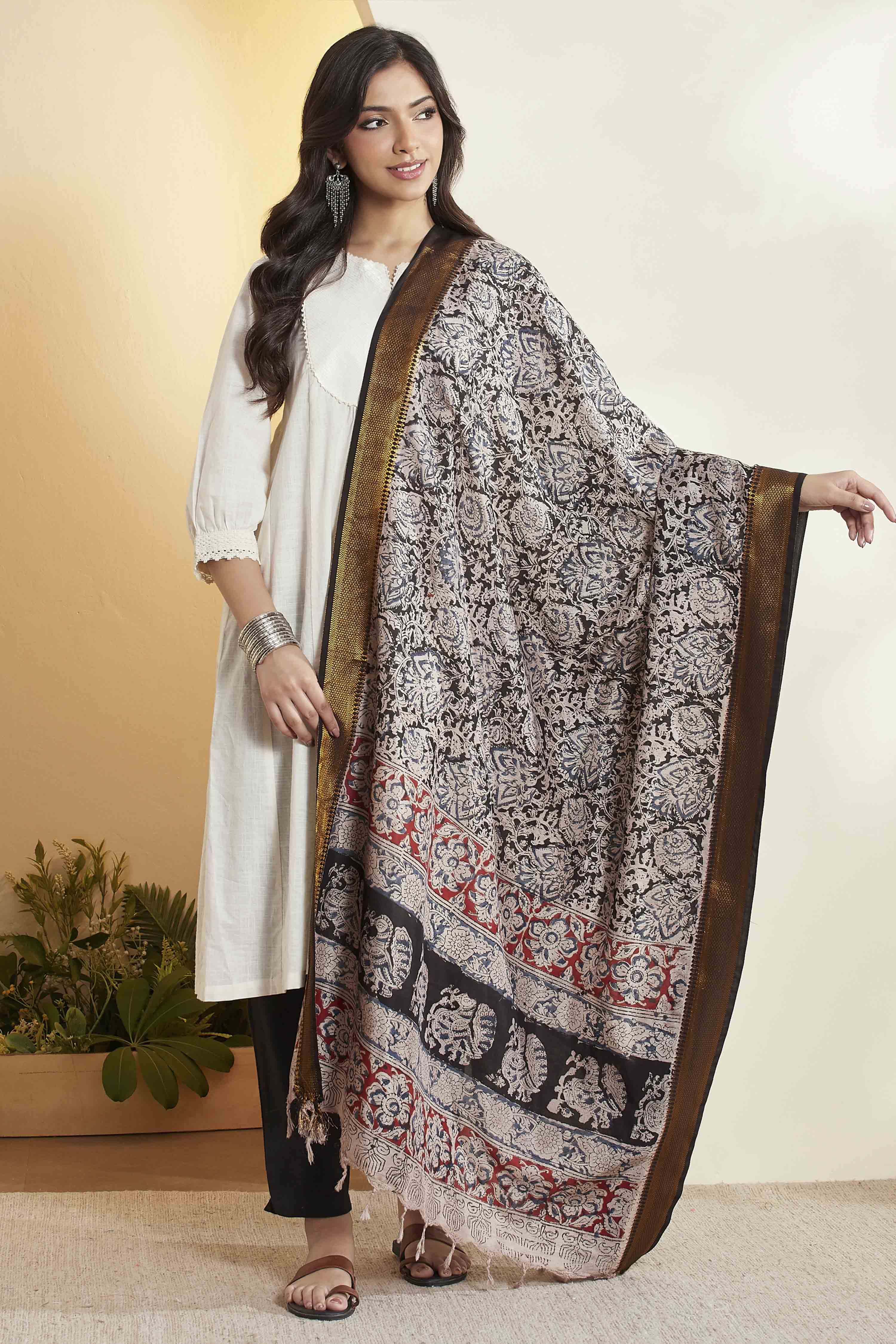 Black Chennur Silk Floral Printed Dupatta image number 6