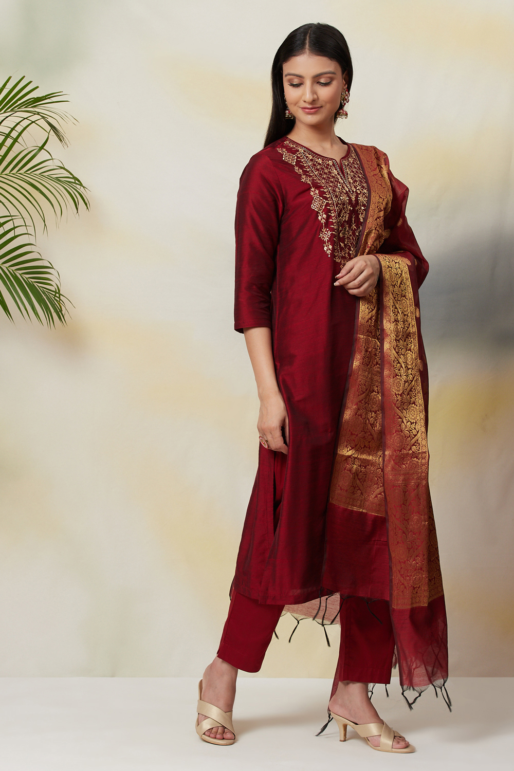 Maroon Poly Viscose Straight Kurta Slim Pant Suit Set image number 6