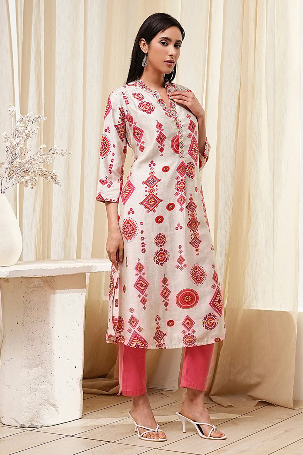 Ecru and Pink Printed Straight Kurta image number 4