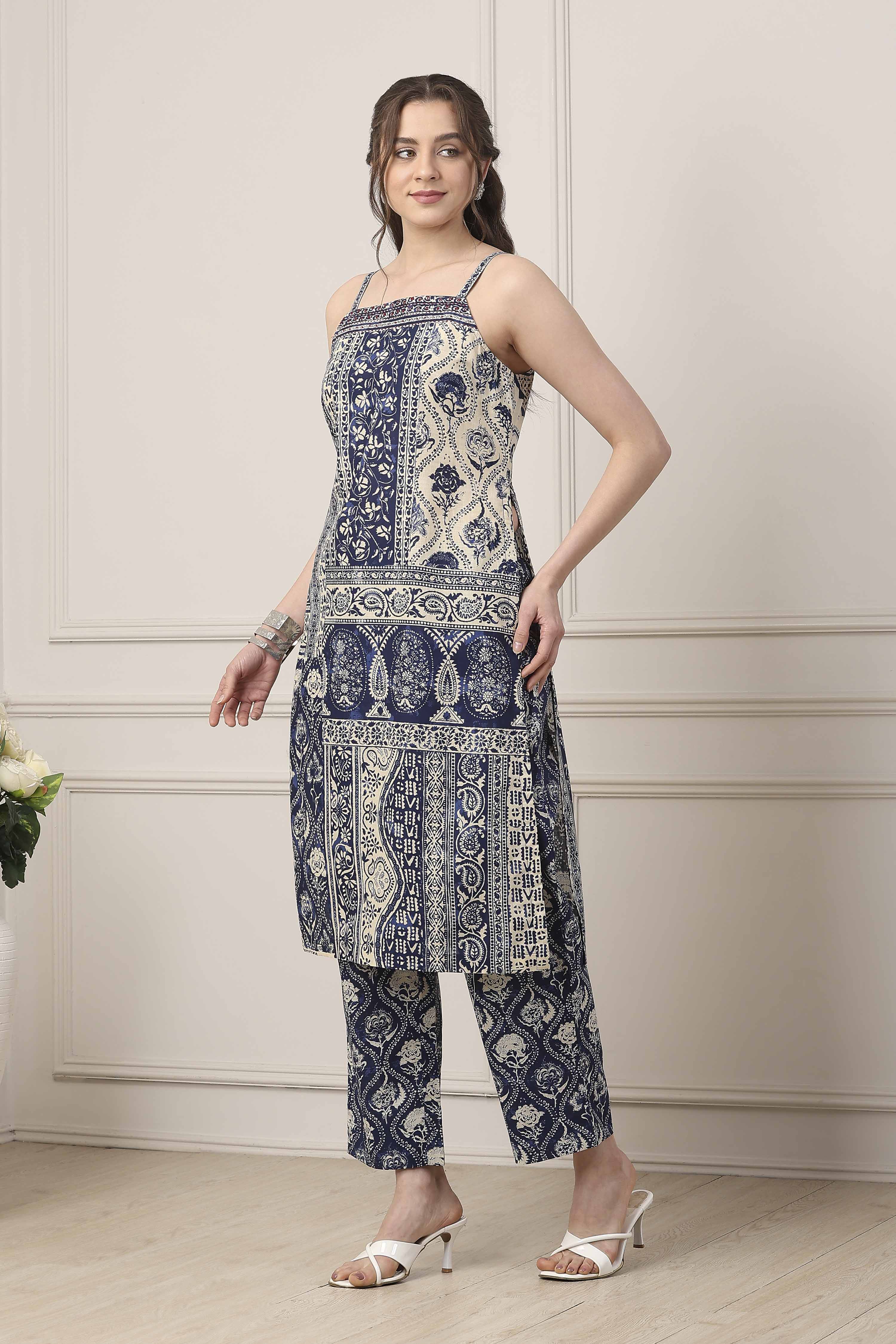 Blue Cotton Panelled Ethnic Motif Printed Straight Suit Set image number 3