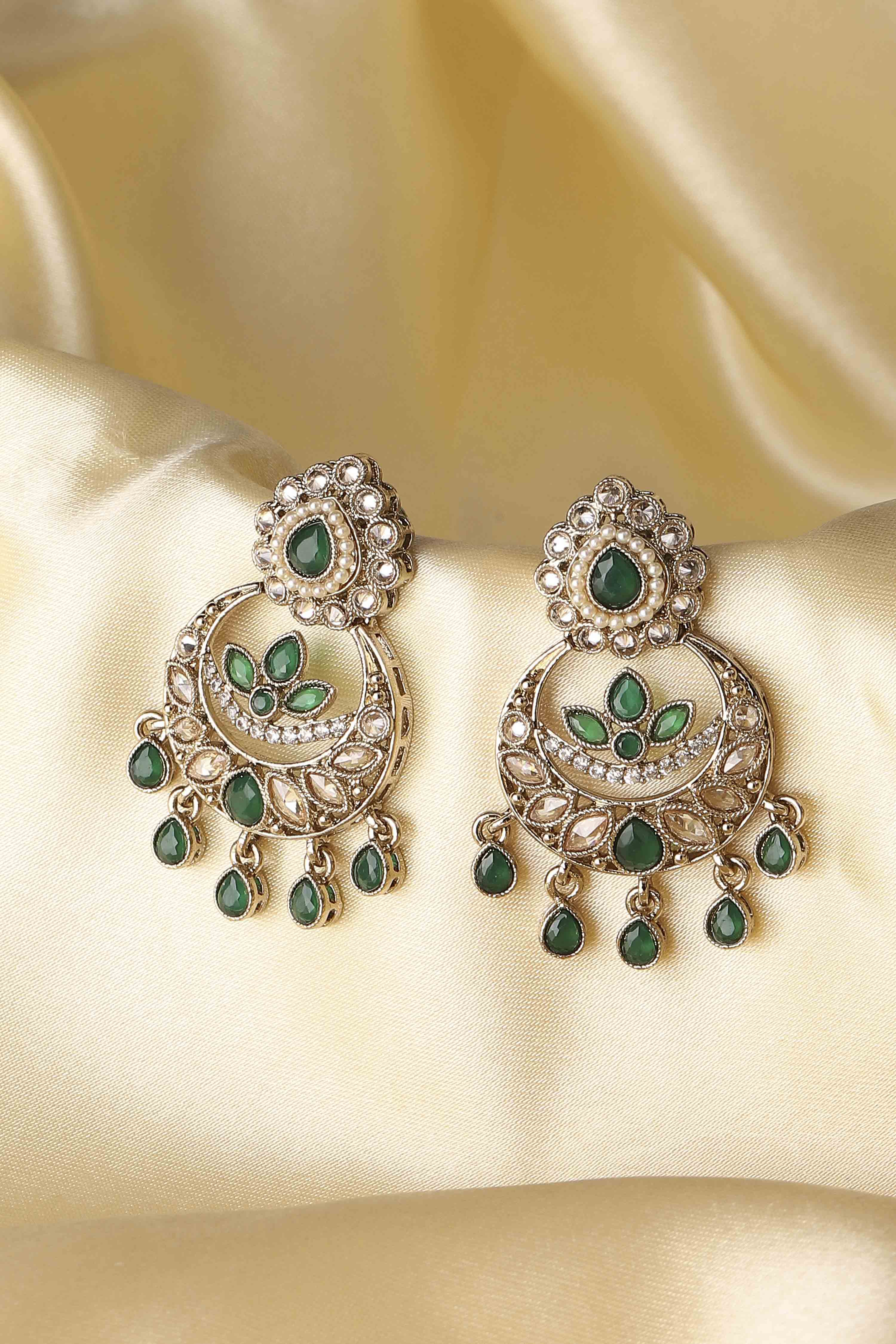 Green Pearl Earrings image number 0