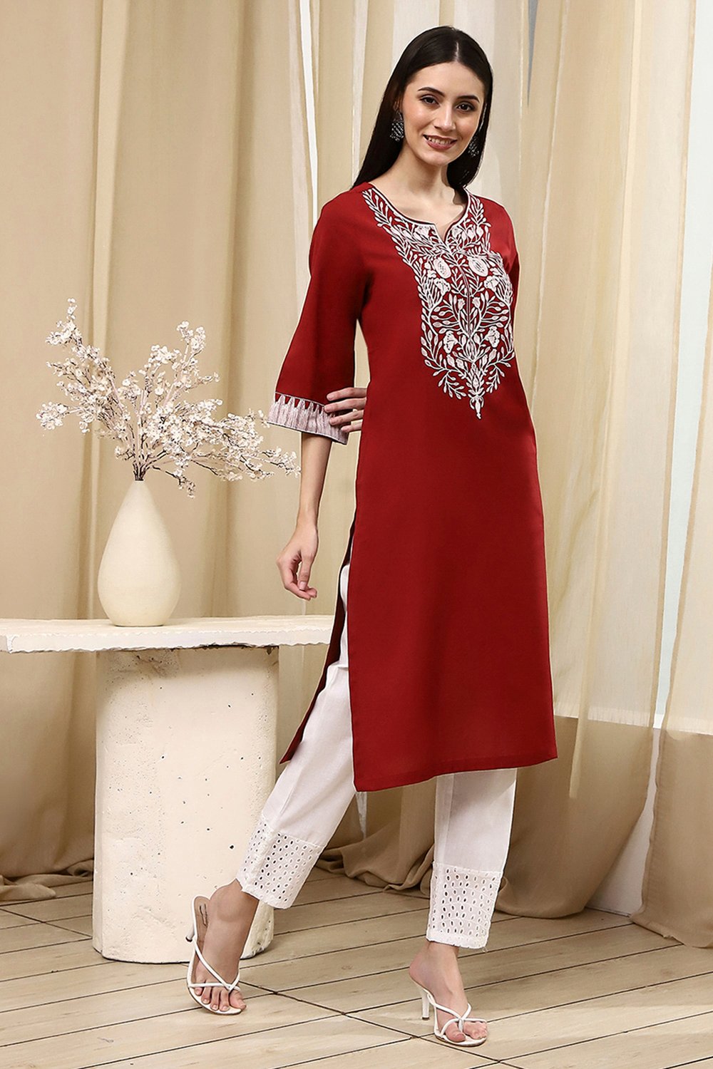Maroon Cotton Dyed Straight Kurta image number 4
