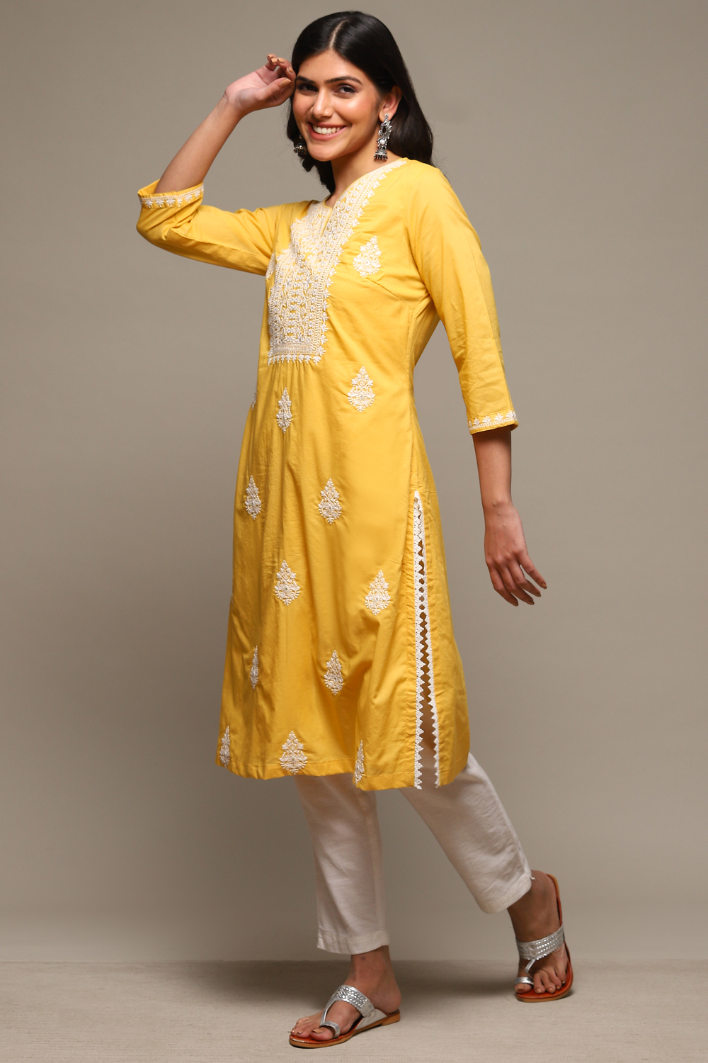 Yellow Cotton Straight Embroidered Kurta image number 2