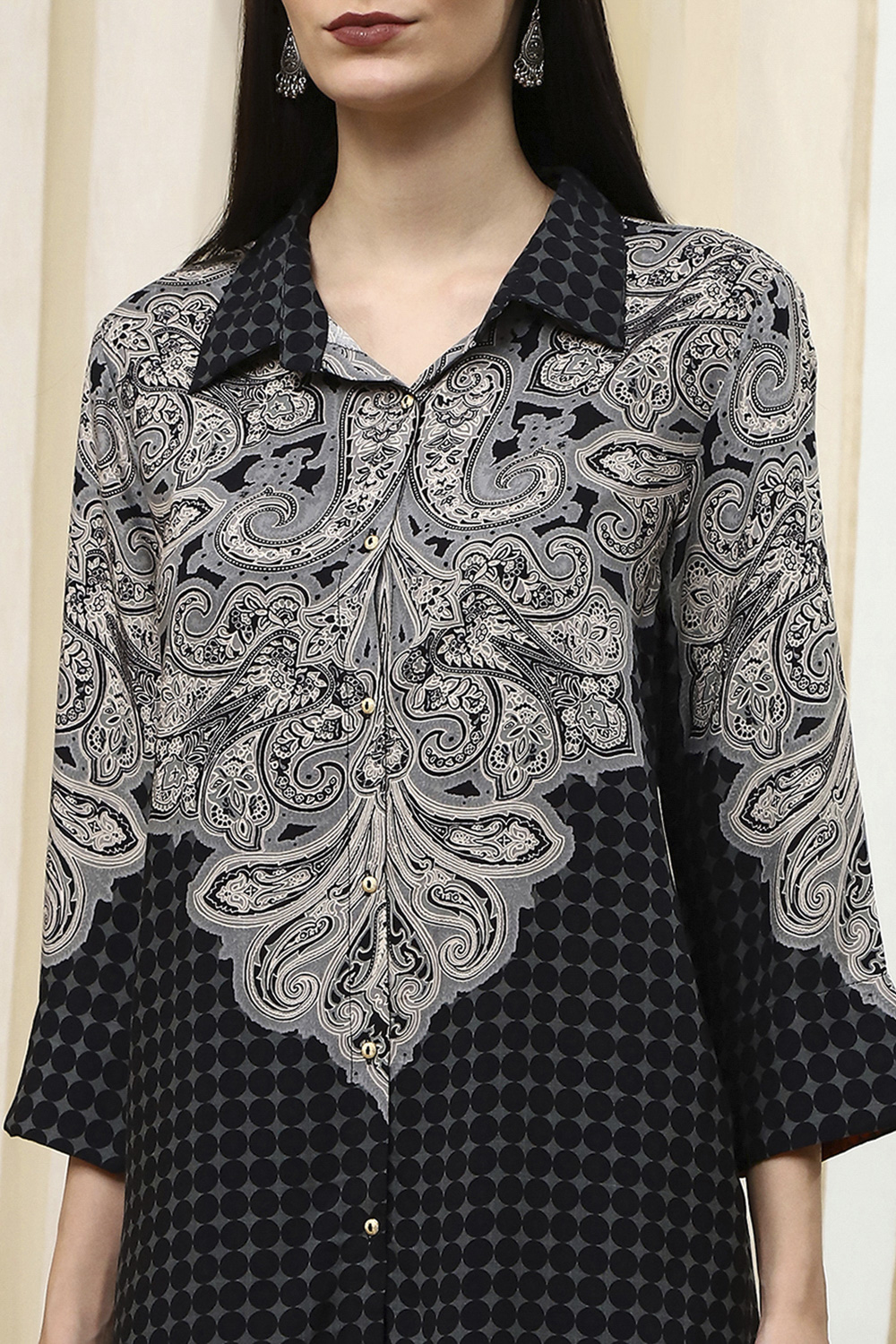 Black Printed Shirt-Style Straight Short Kurta image number 1