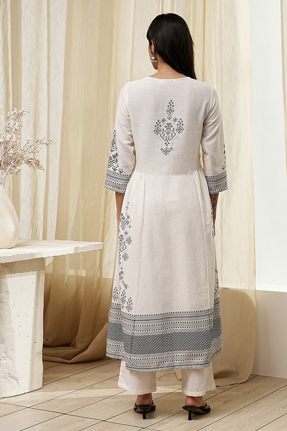 White and Black Cotton Gathered Kurta Set image number 4