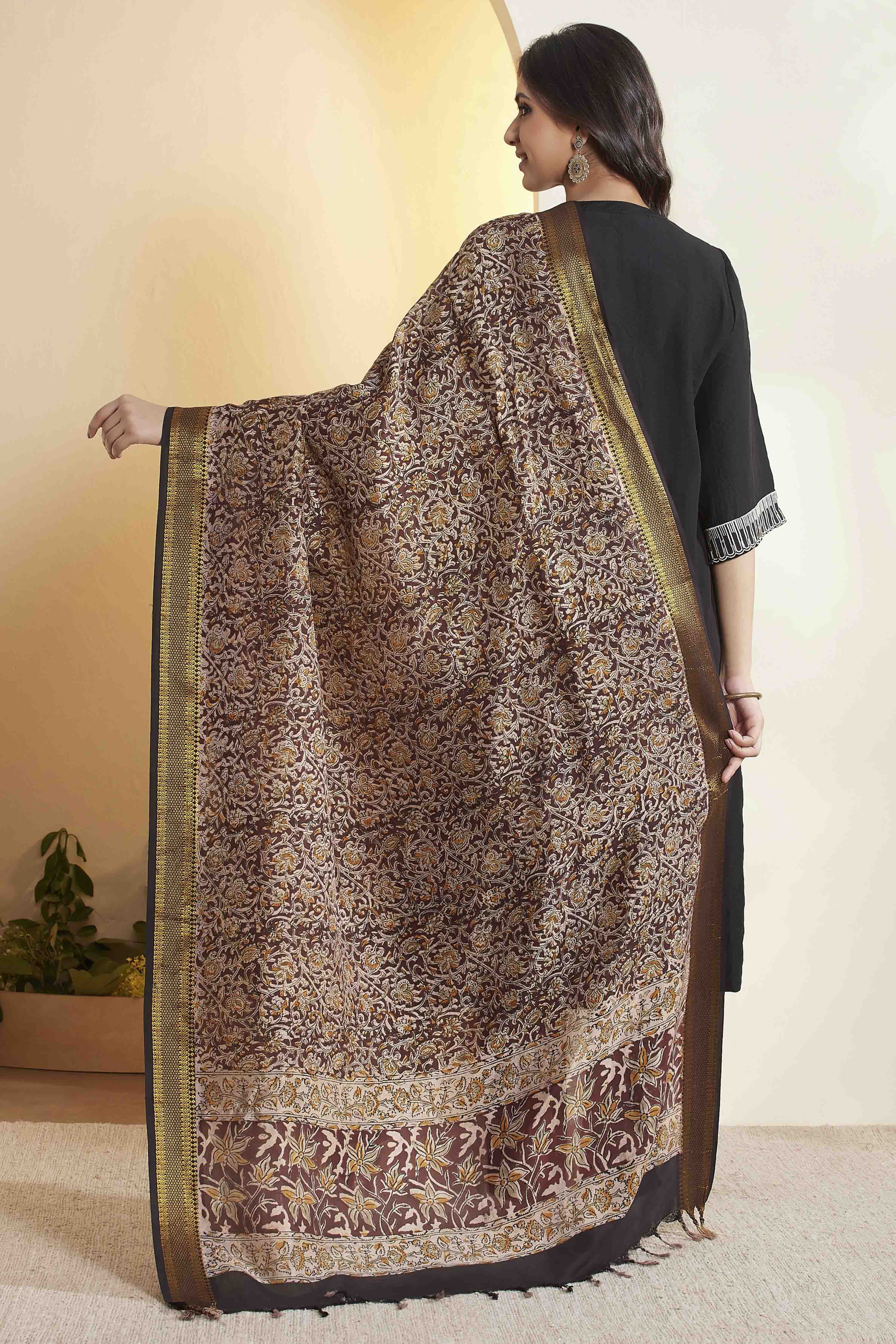 Maroon Chennur Silk Floral Printed Dupatta image number 5