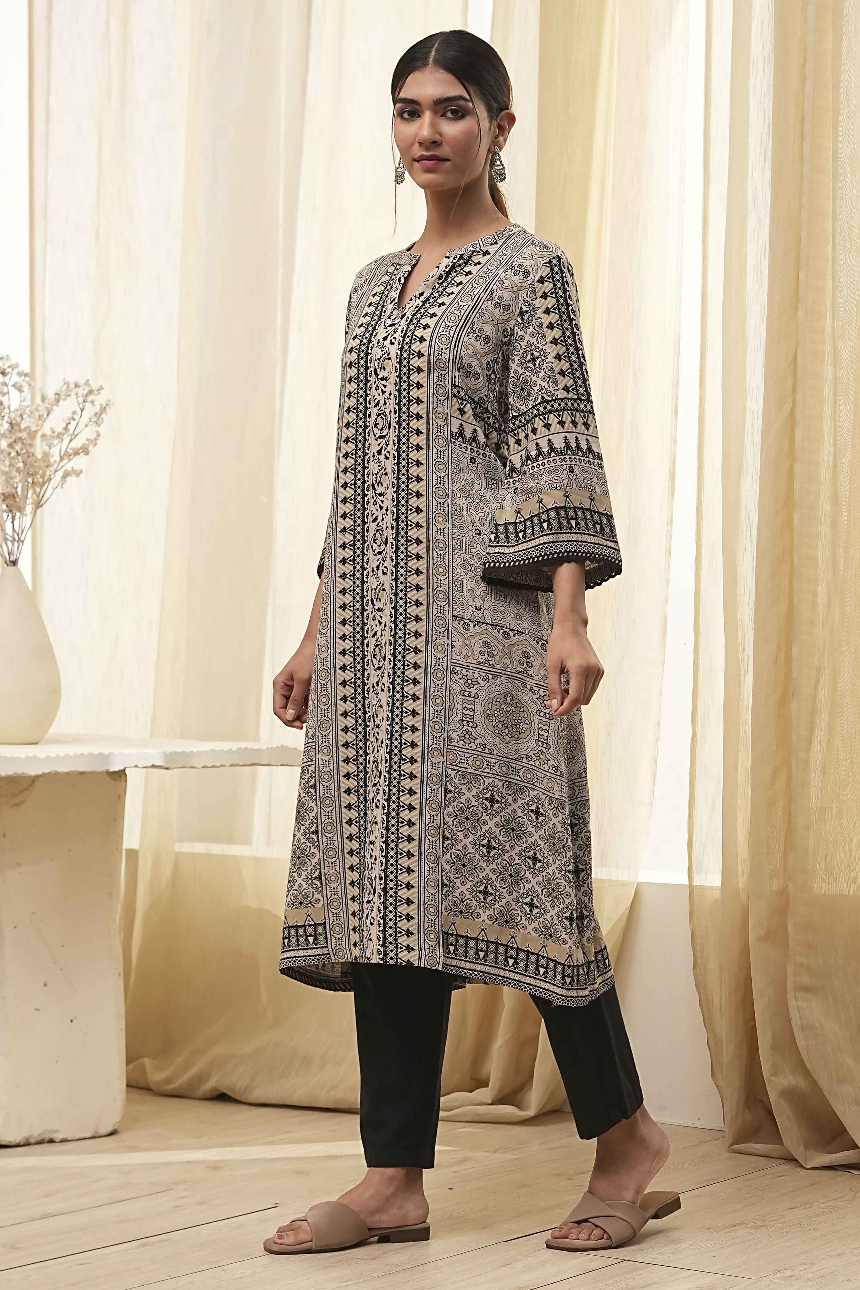 Ecru and Black Printed Straight Kurta image number 2