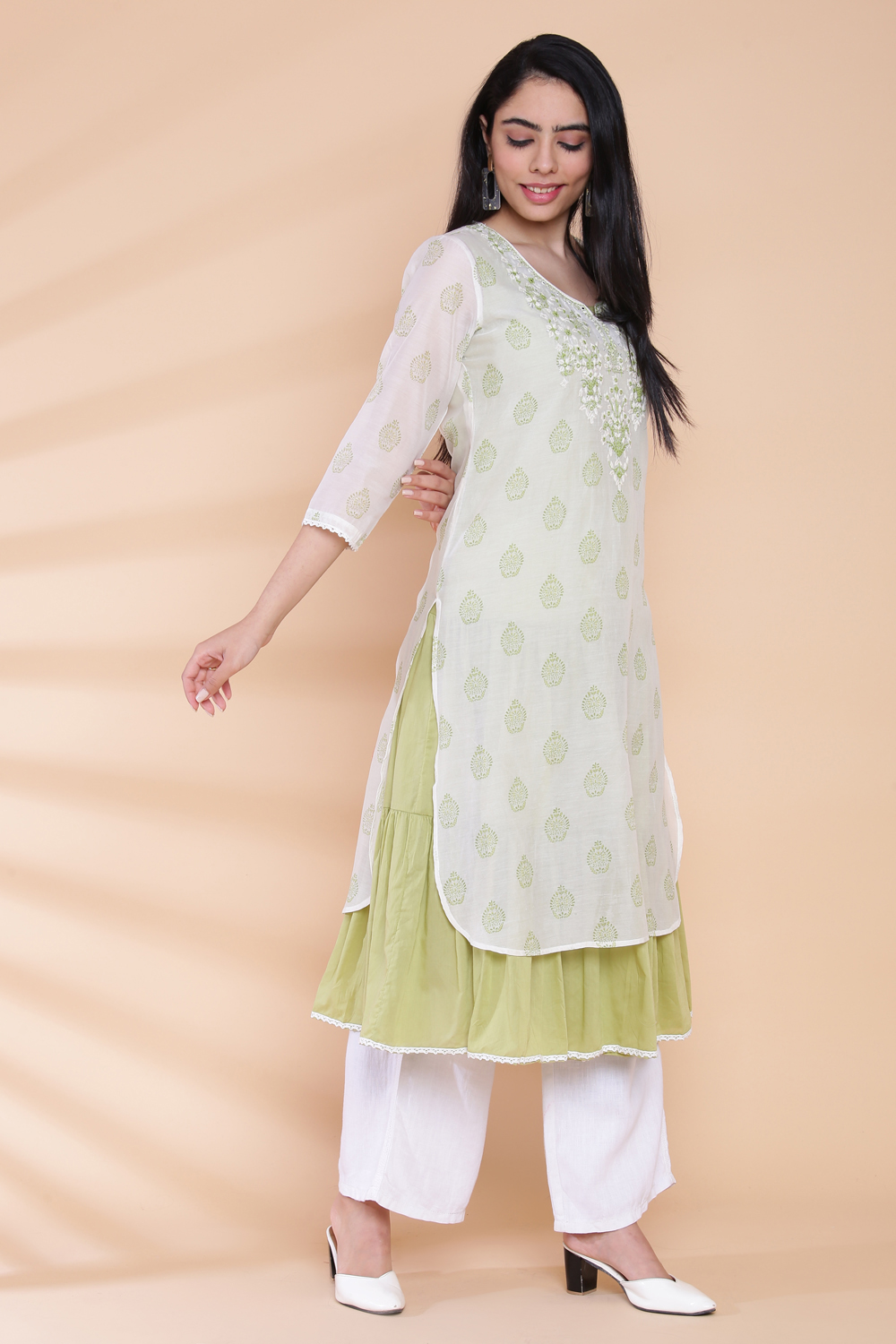 Off White And Green Chikankari Printed Kurta image number 4