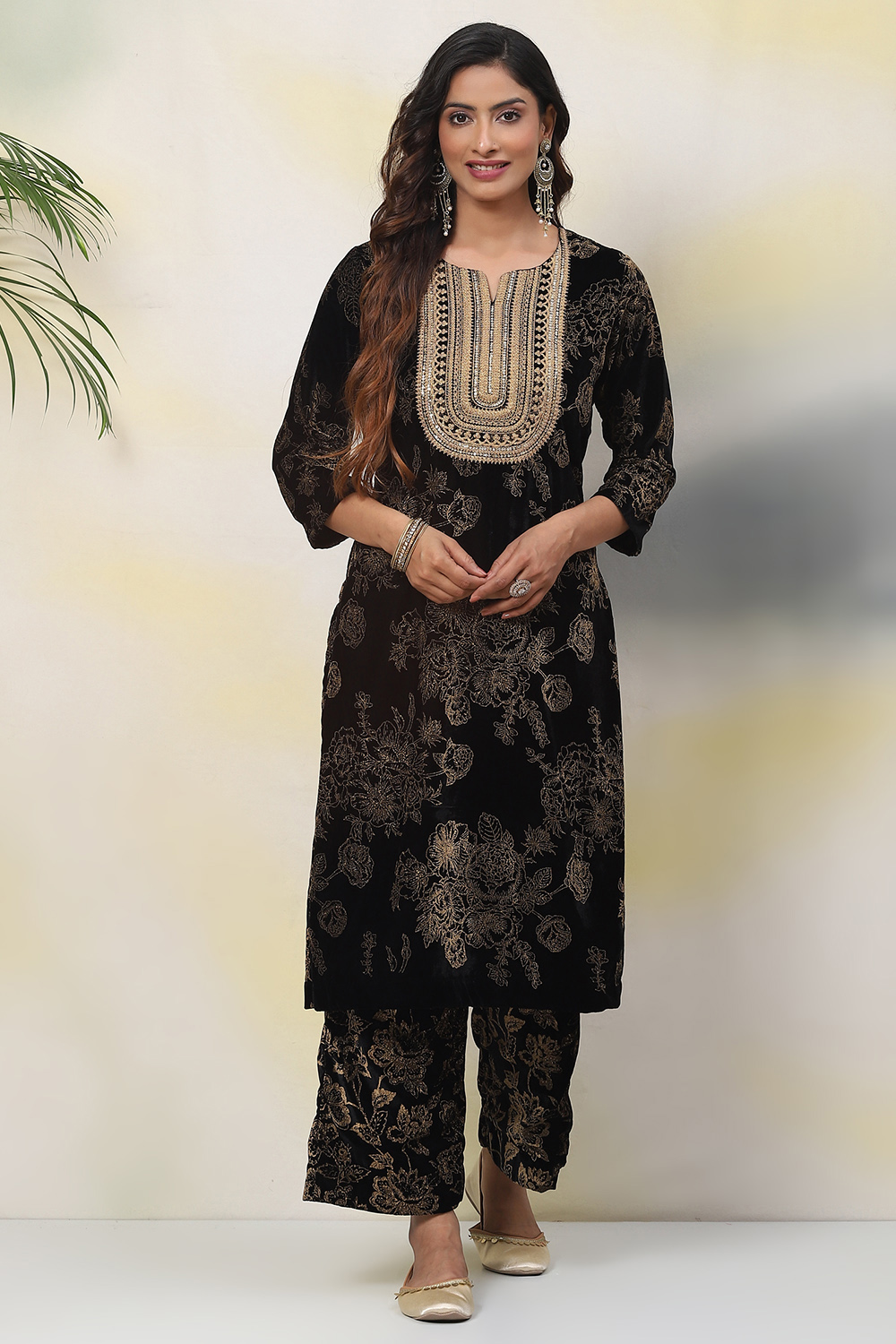 Black Velvet Straight Kurta image number 5