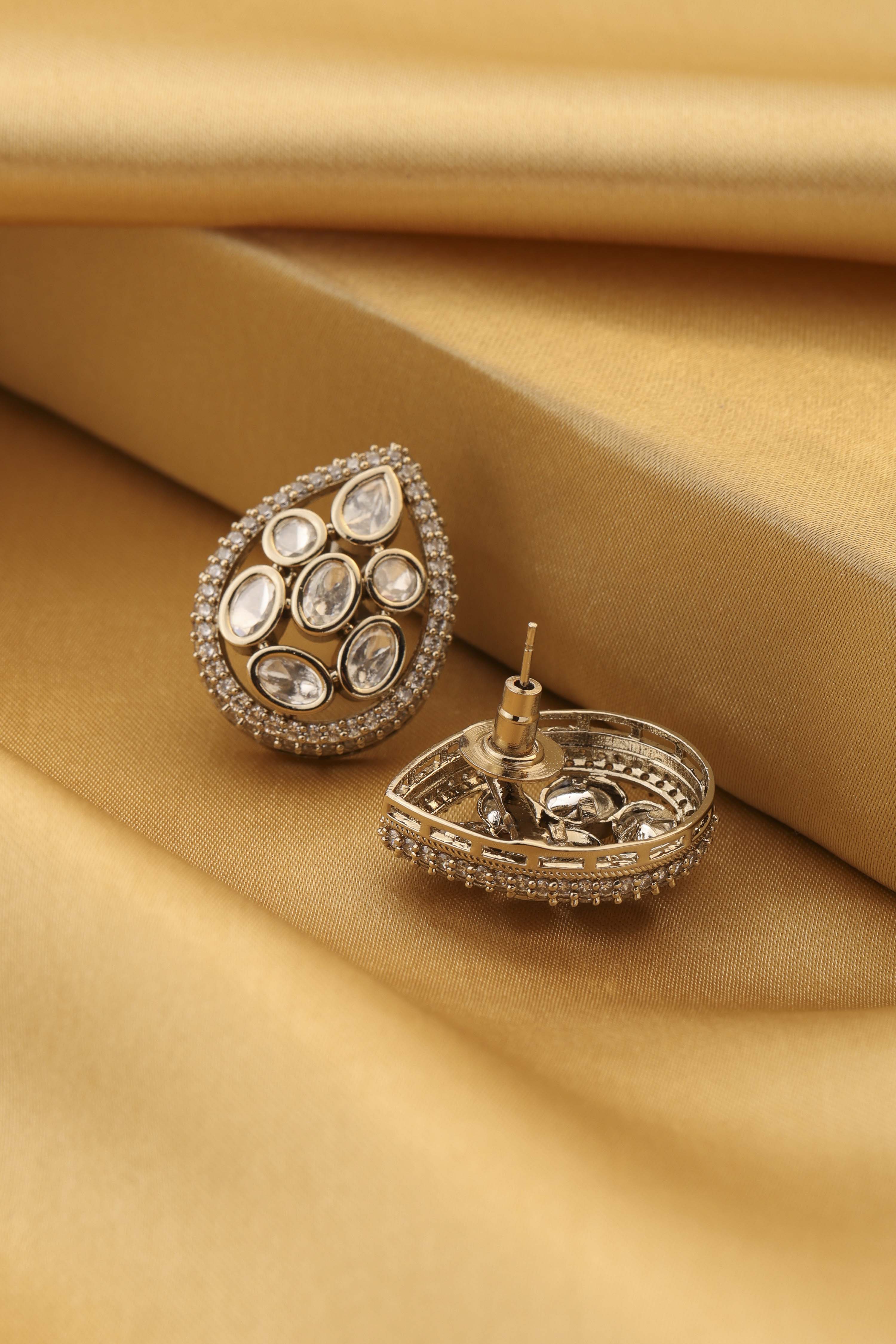 White Brass Gold-Plated Teardrop Stud Earrings image number 2