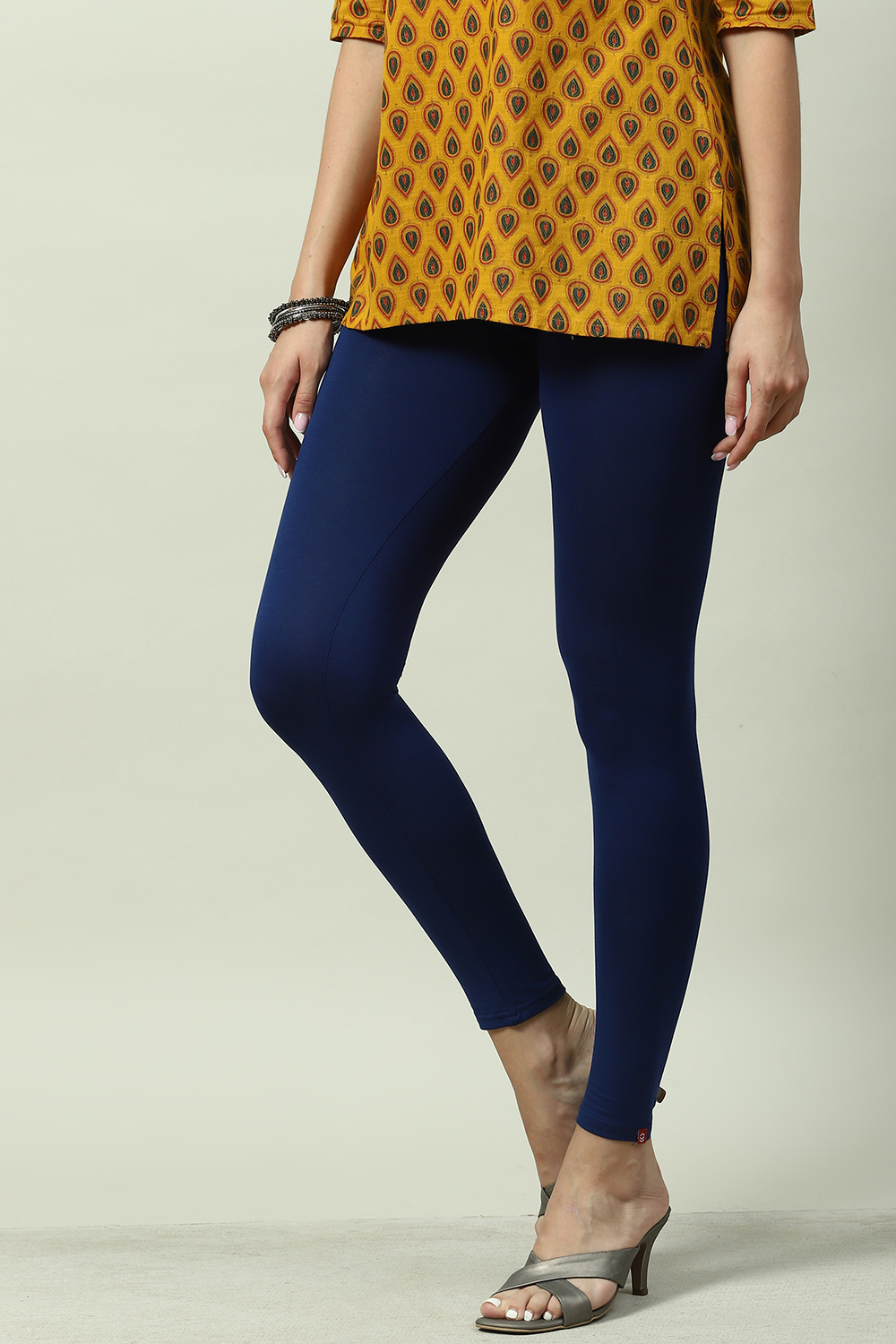 Black Viscose Lycra Solid Leggings image number 2