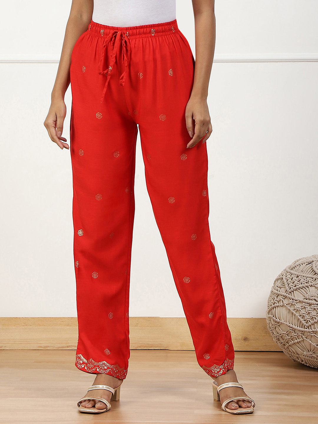 Red Printed Regular Fit Straight Pants image number 4