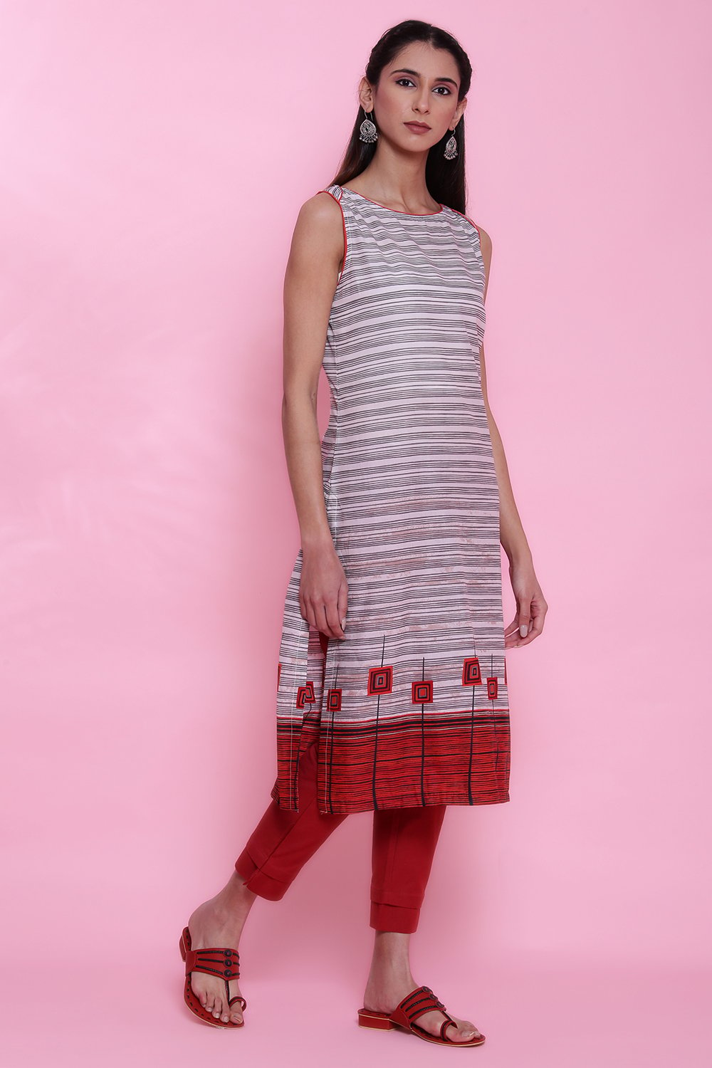 Off White Cotton Sleeveless Printed Kurta image number 4