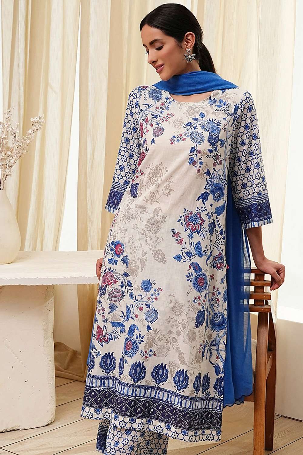 Off-White and Blue Cotton Straight Suit Set image number 7