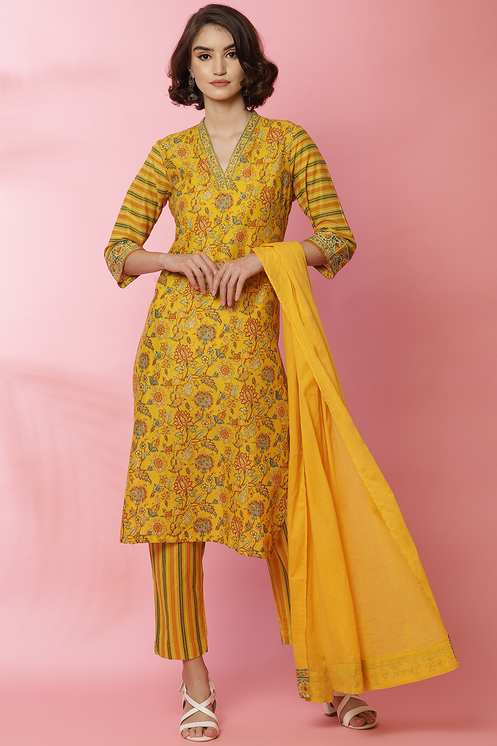 Mustard Cotton Straight Kurta Slim Pant Suit Set image number 4