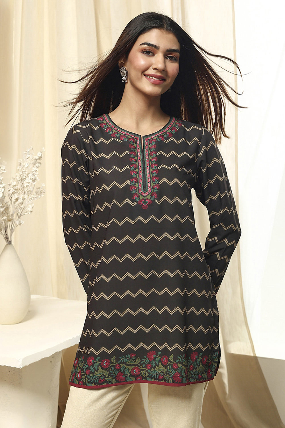 Mustard Yellow Printed Straight Short Kurta image number 5