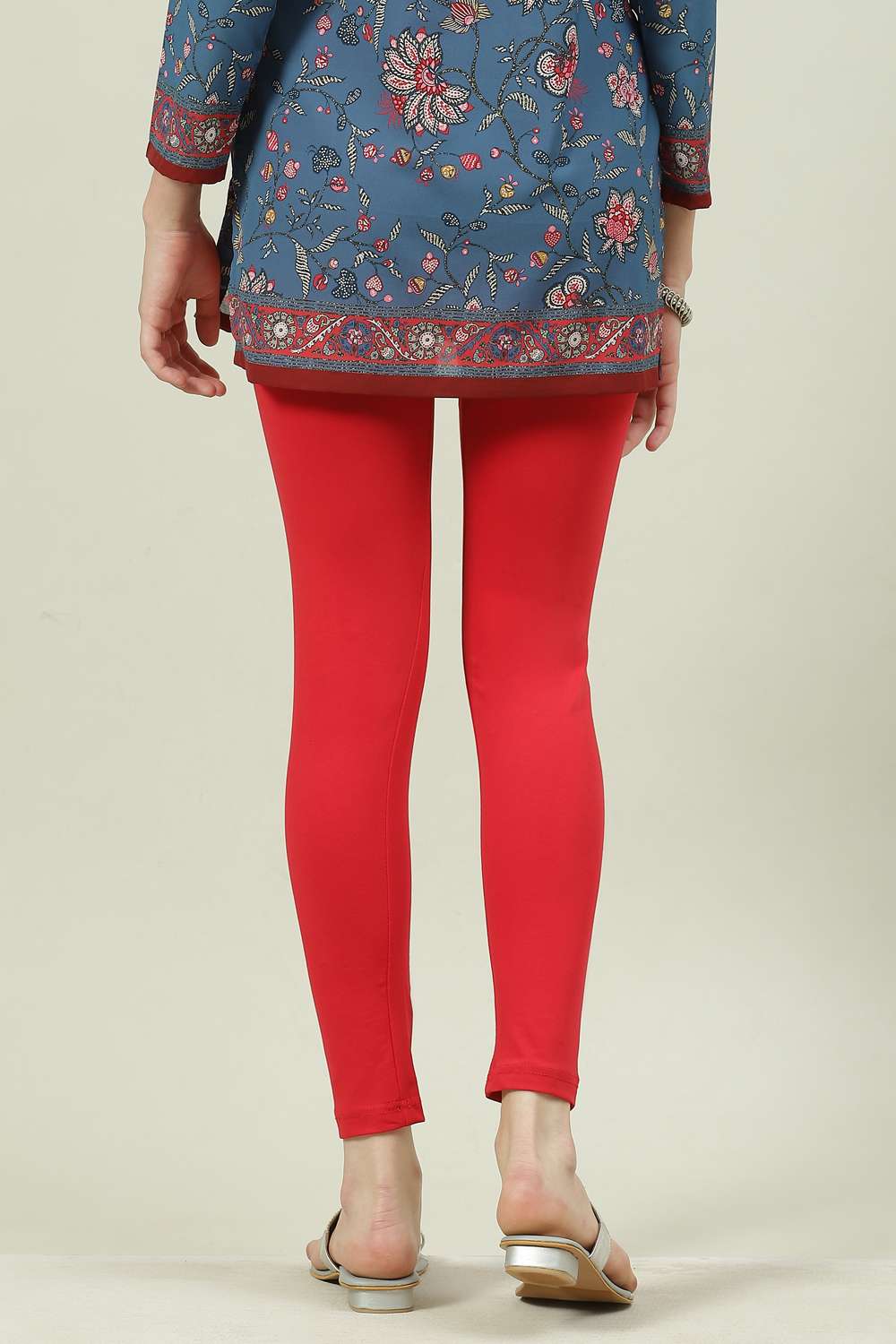 Black Cotton Blend Solid Leggings image number 4