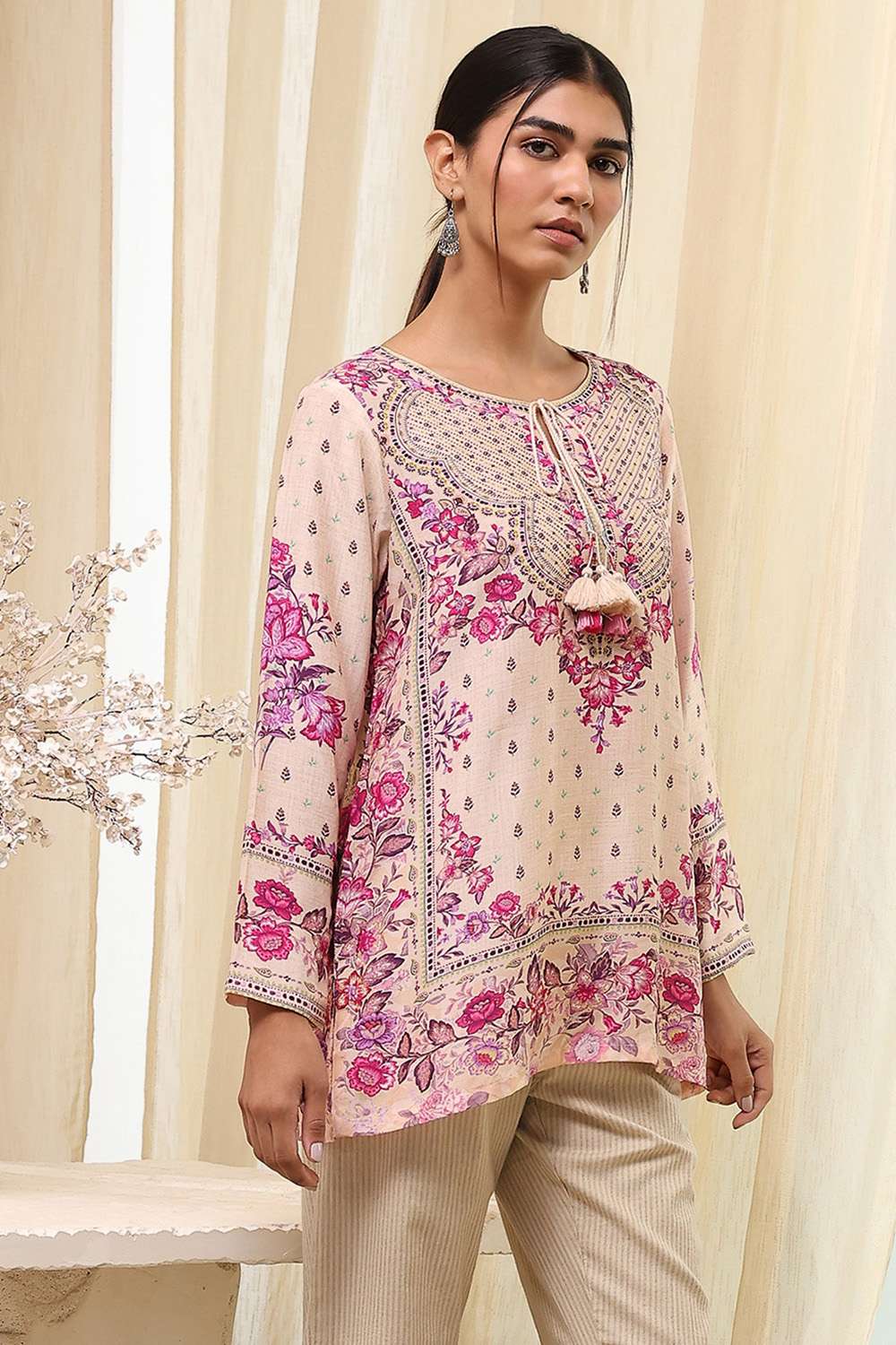 Off-White-Pink Modal Blend Straight Printed Short Kurta image number 4