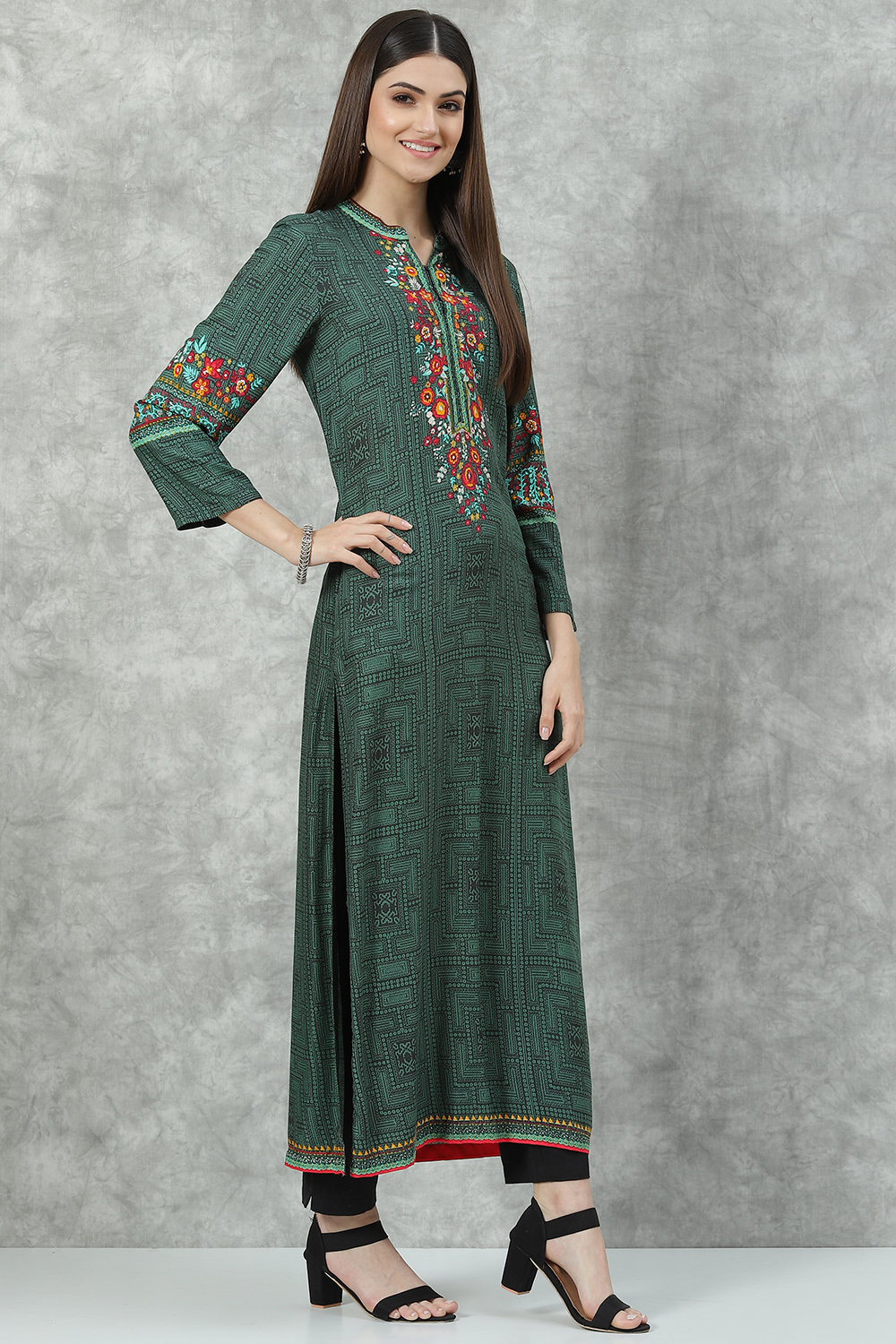 Green LIVA Straight Printed Kurta image number 3