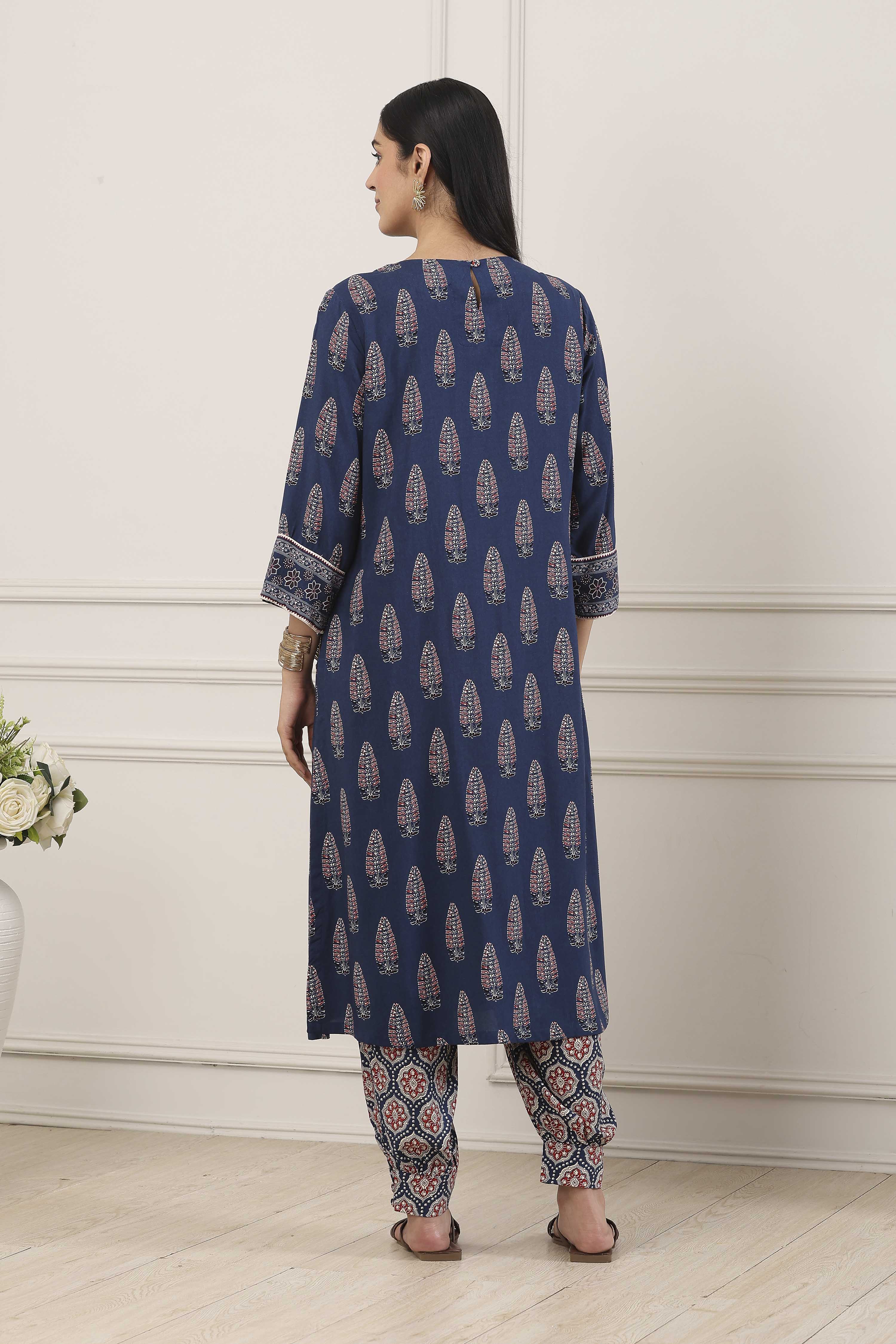 Blue Viscose Rayon Straight Kurta Pants Set image number 4