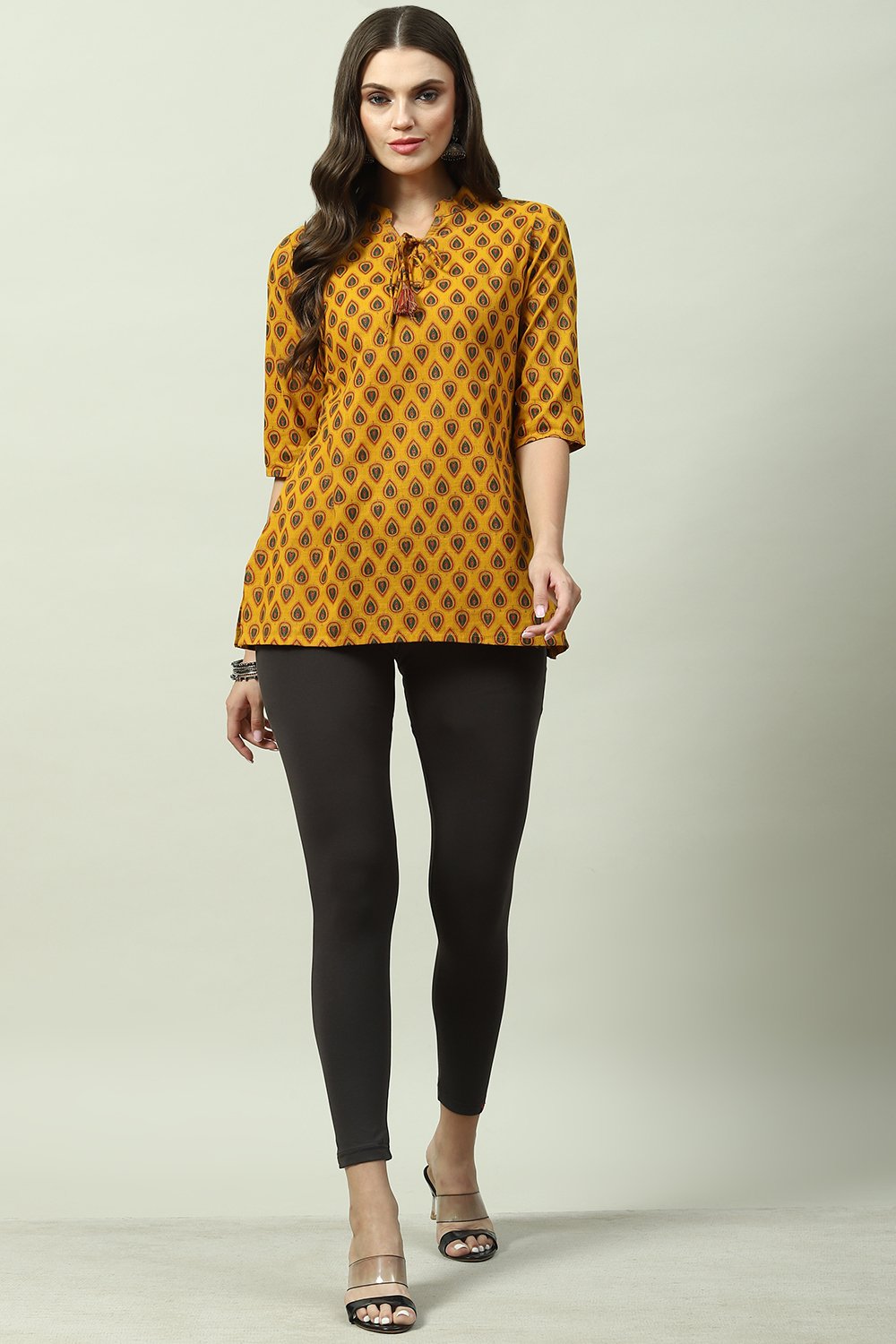 Black Cotton Blend Solid Leggings image number 5