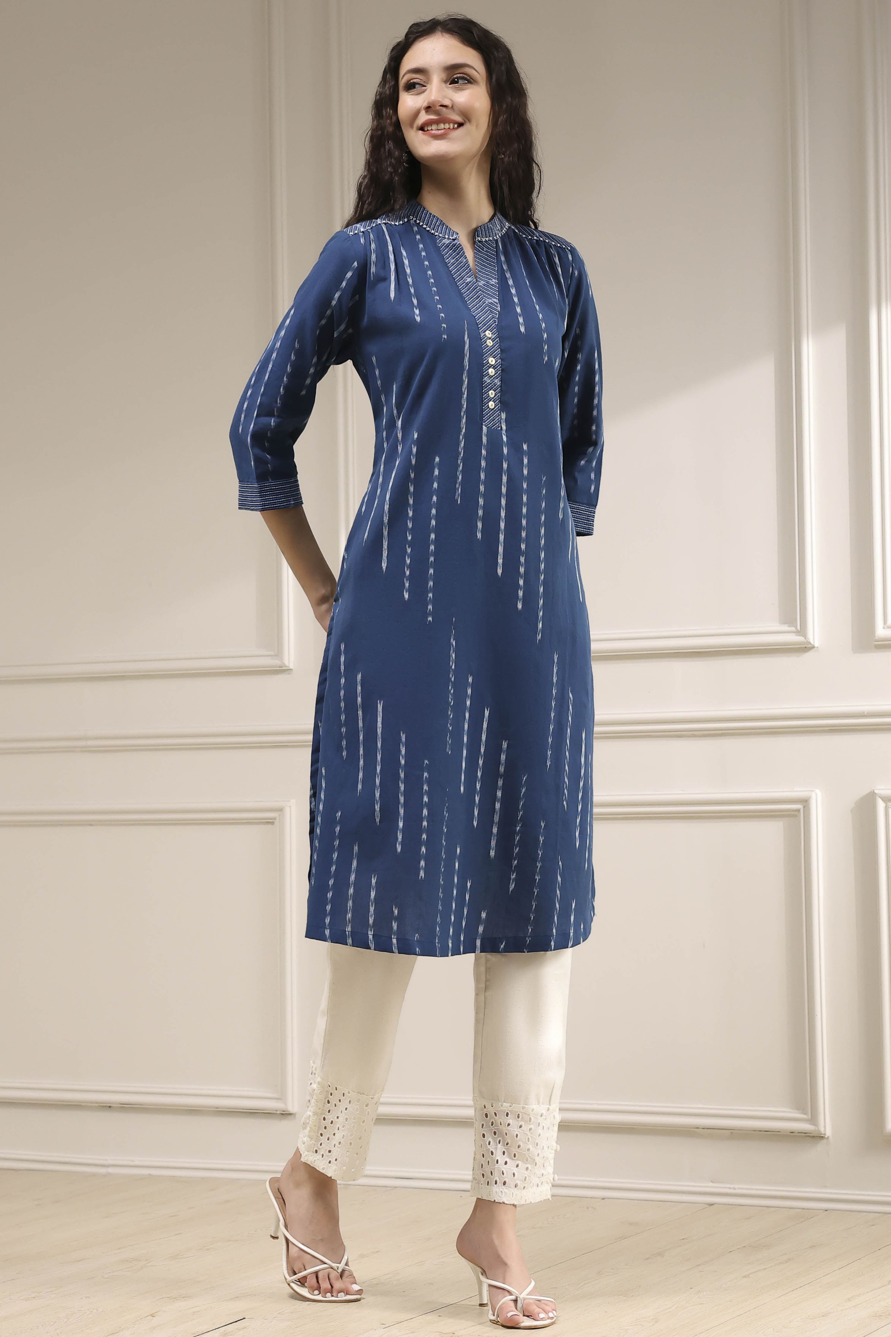 Blue Cotton Ikat Straight Kurta image number 4