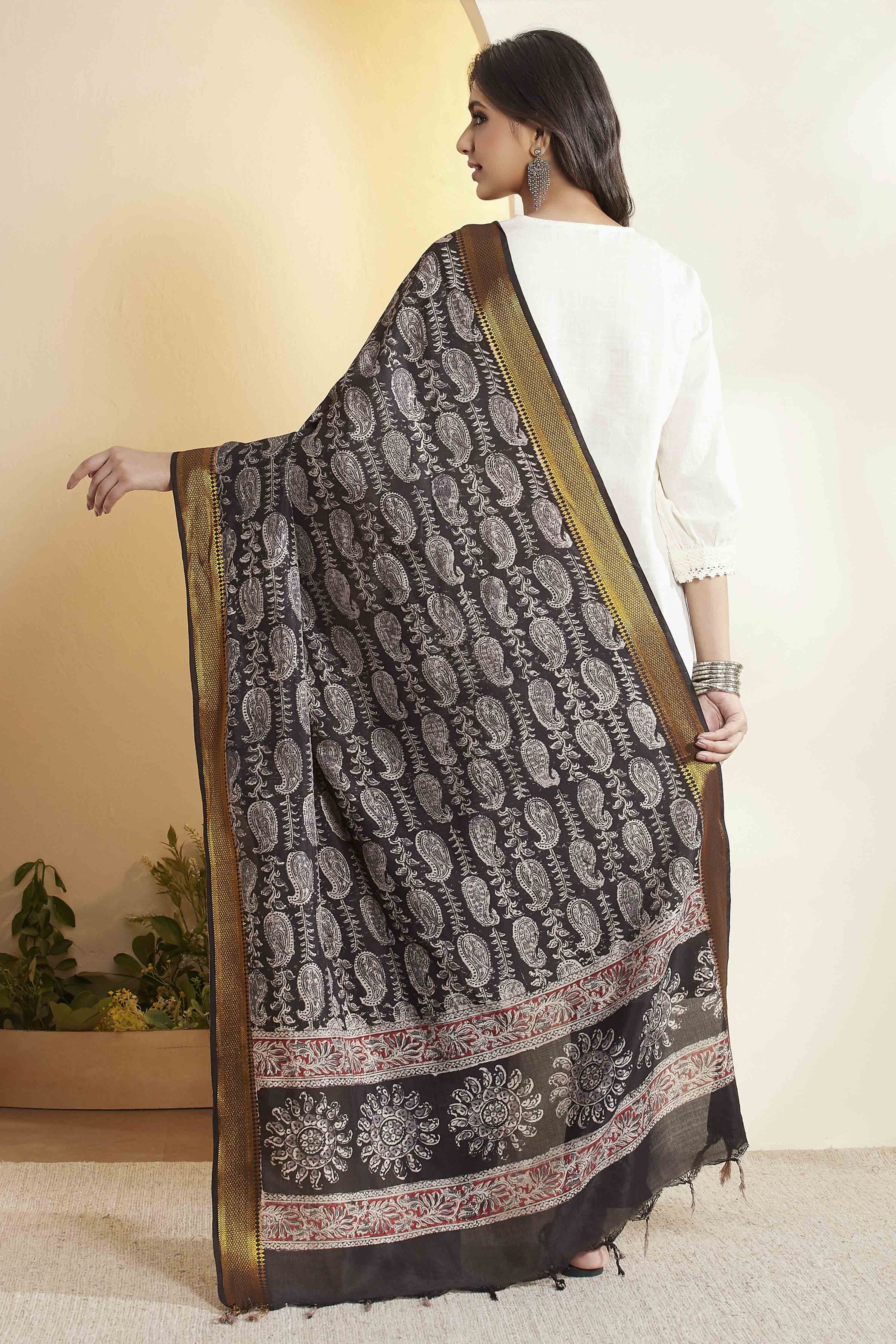 Black Chennur Silk Paisley Printed Dupatta image number 5