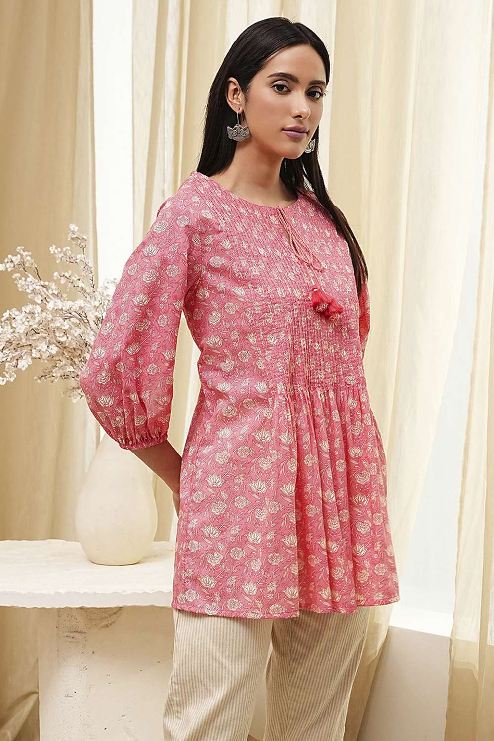 Coral Cotton Pleated Short Kurta image number 4