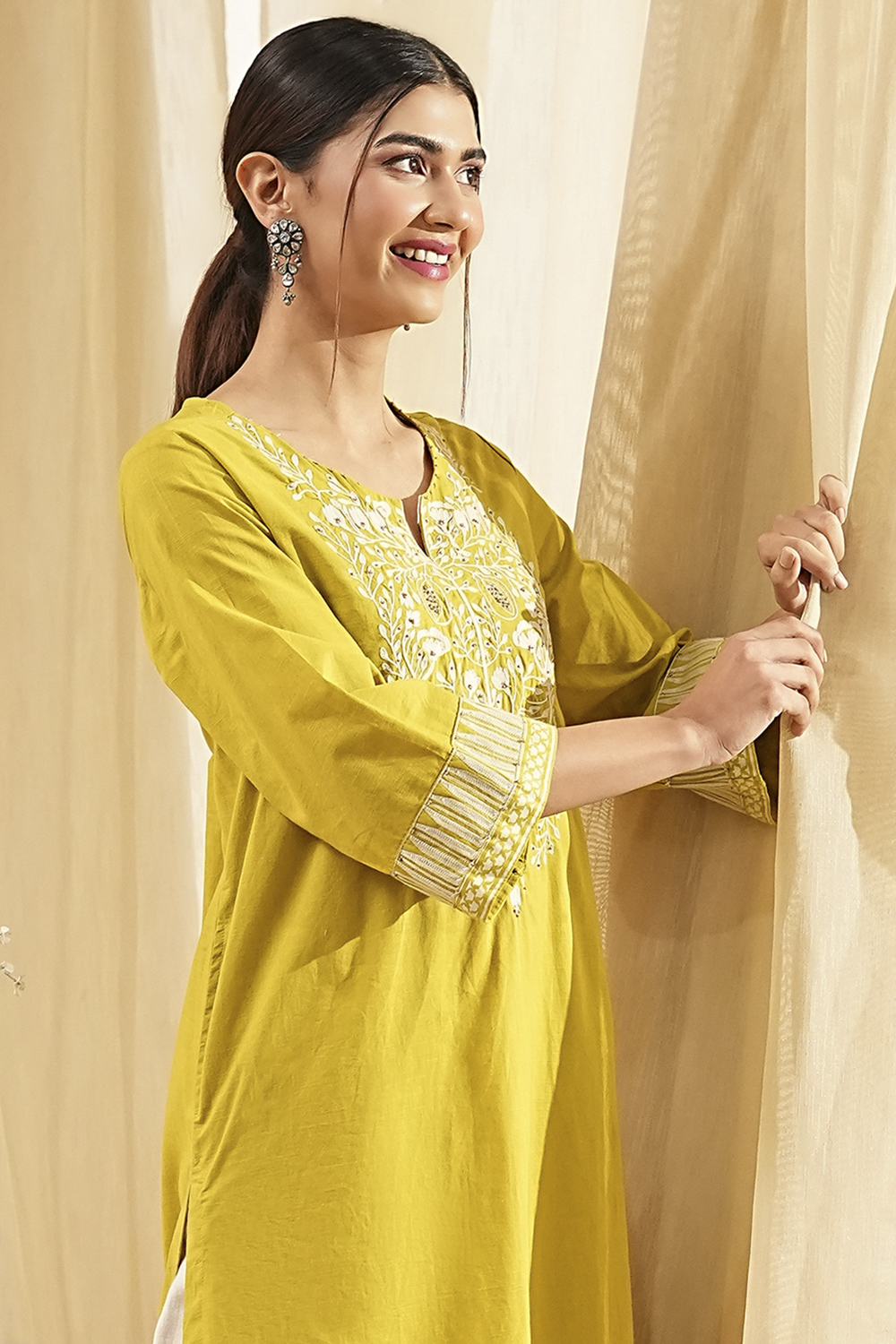 Black Pure Cotton Embroidered Straight Kurta image number 1