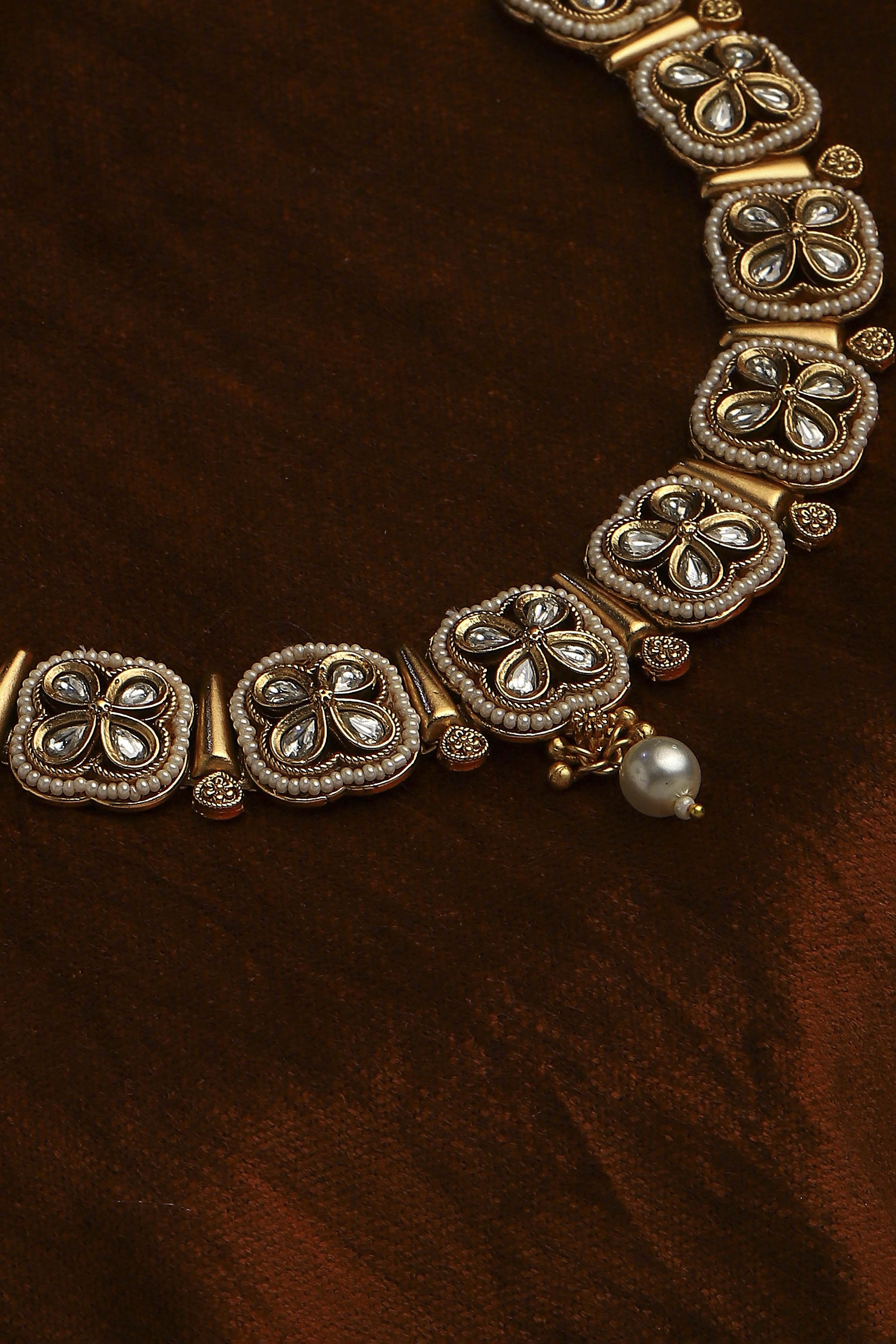 White Necklace Set image number 4