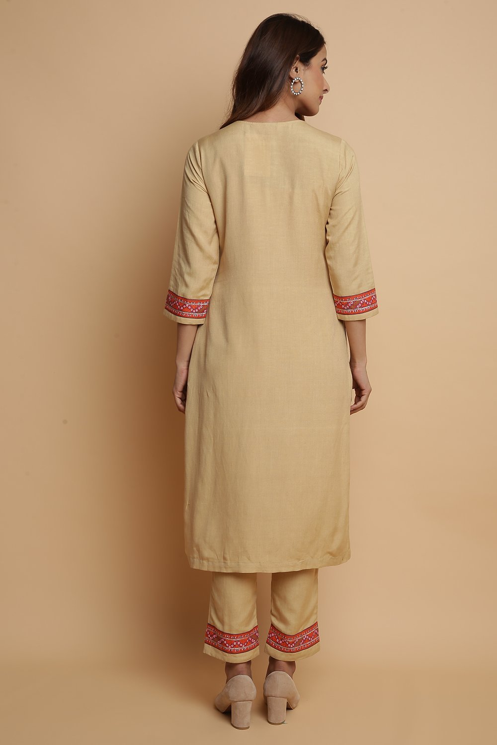 Mustard Rayon Straight Kurta Regular Pants Suit Set image number 7