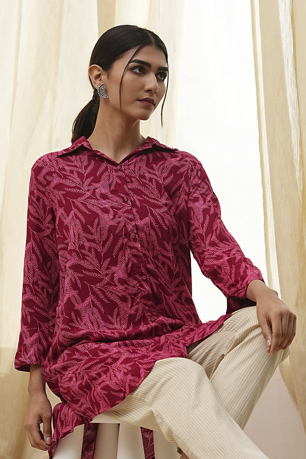 Red Printed Shirt-Style Short Kurta image number 6