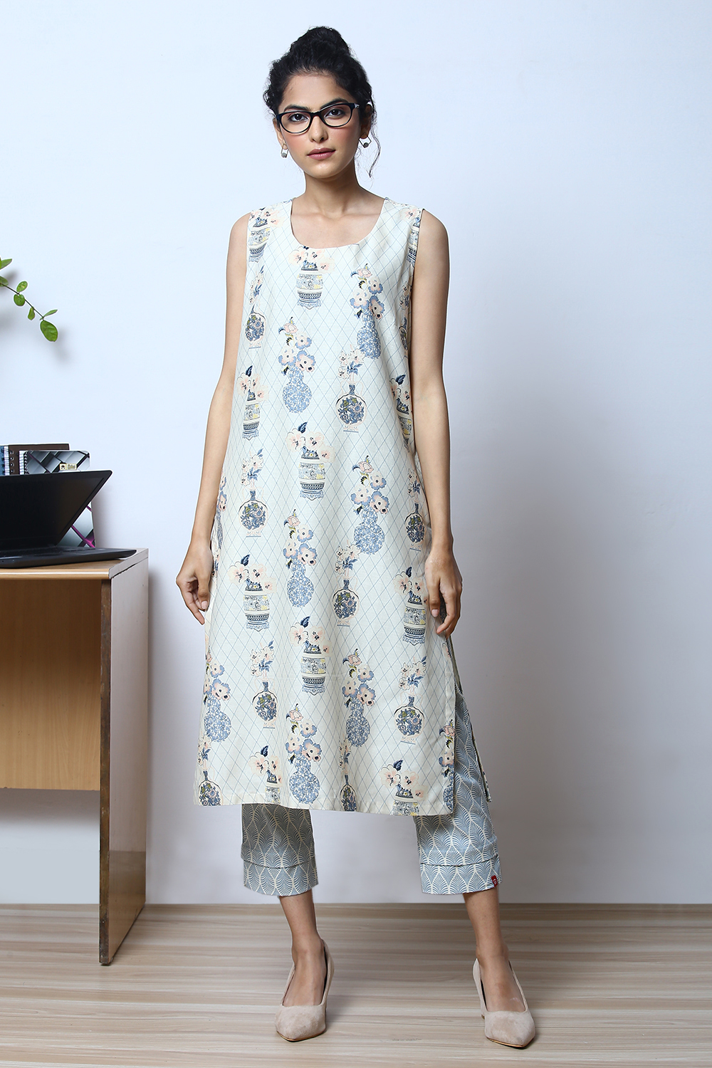 Blue Cotton Straight Printed Kurta With Shrug image number 8