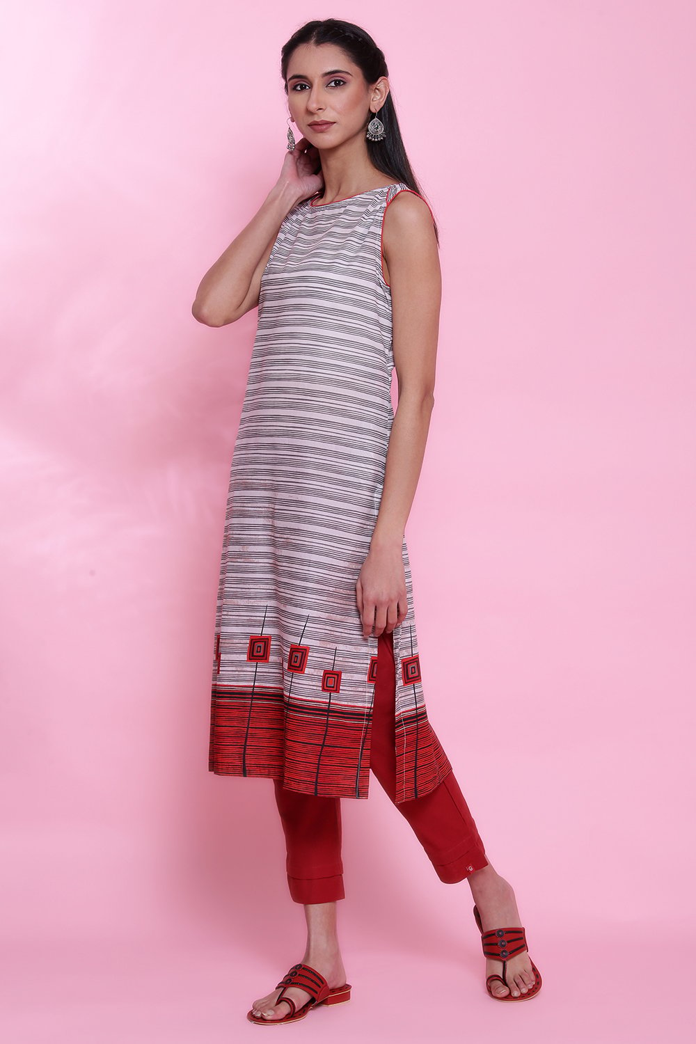 Off White Cotton Sleeveless Printed Kurta image number 3