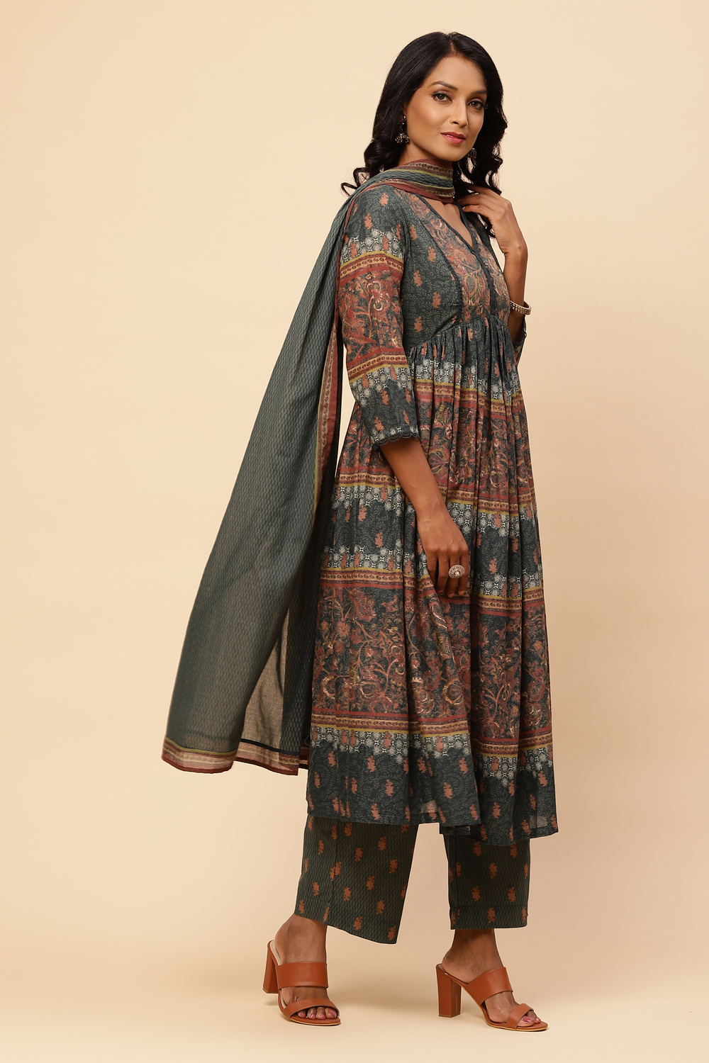 Dark Green Cotton Flared Kurta Slim Pant Suit Set image number 6