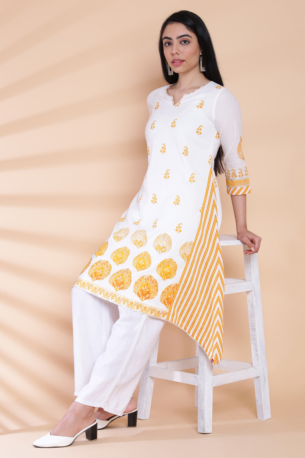 White And Coral Cotton A-Line Printed Kurta image number 0