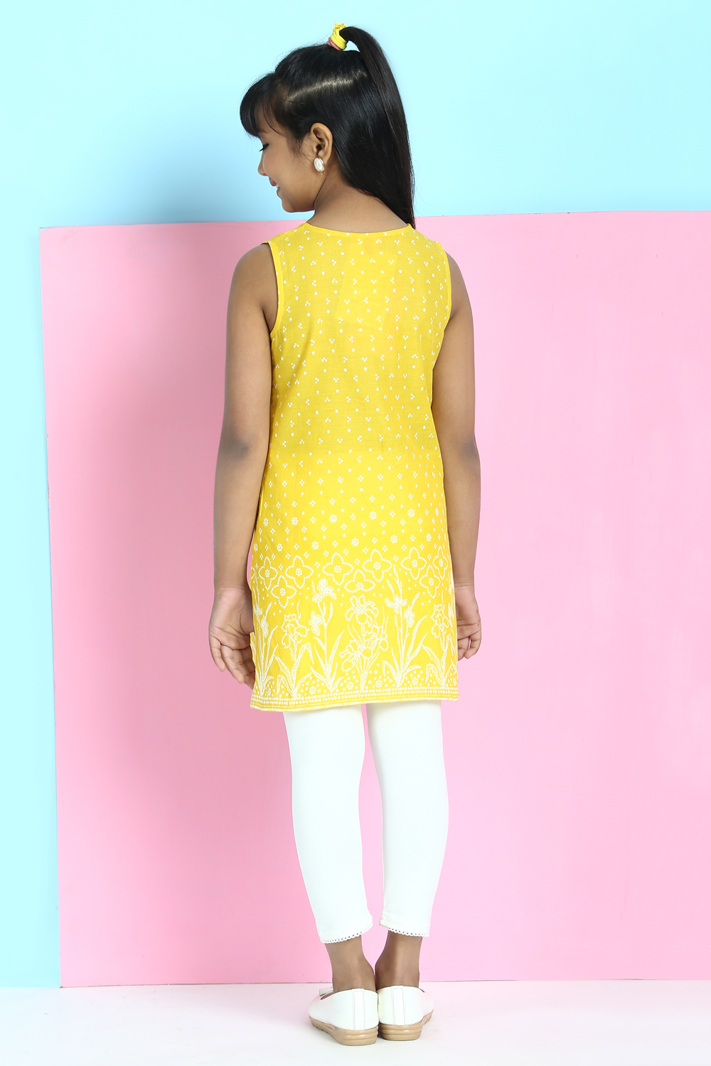 Yellow Cotton Straight Printed Kurta & Carpri Set image number 5