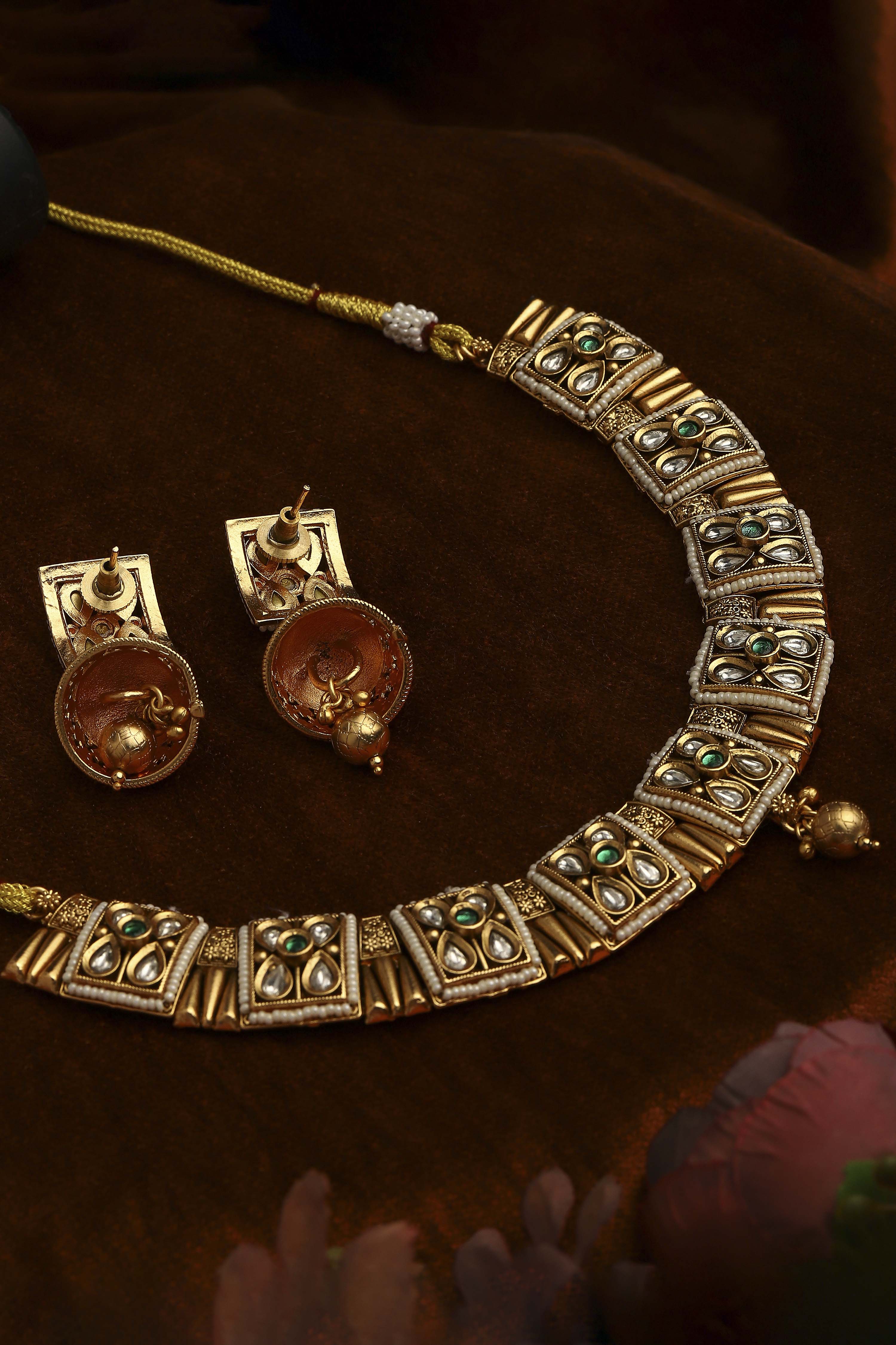 Green Alloy Necklace Set image number 2