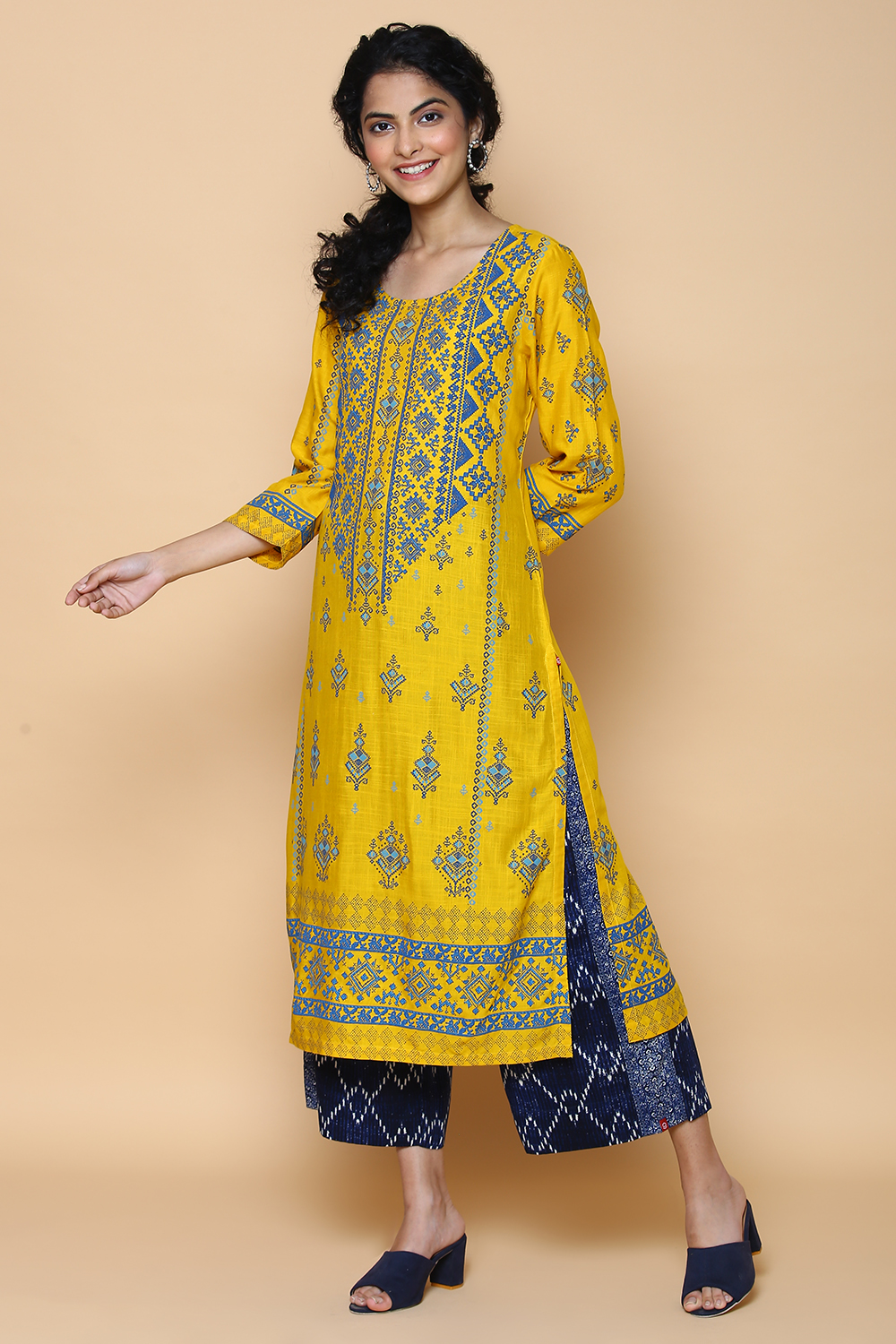 Mustard Rayon Straight Printed Kurta image number 3