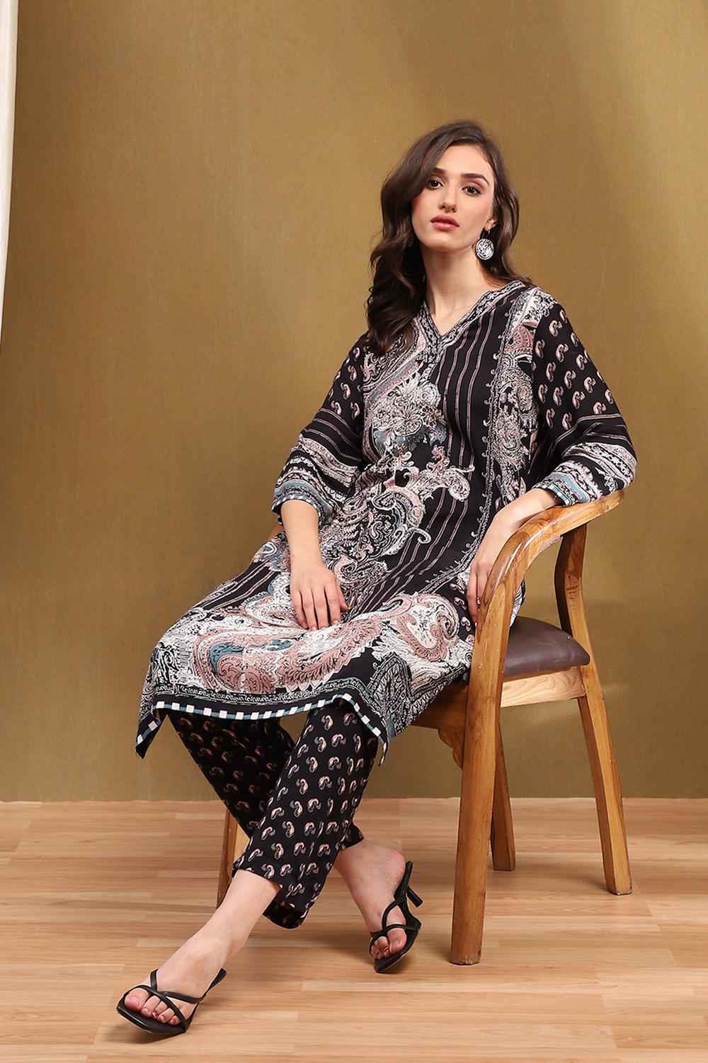 Embroidered Sequined Viscose Straight Kurta.