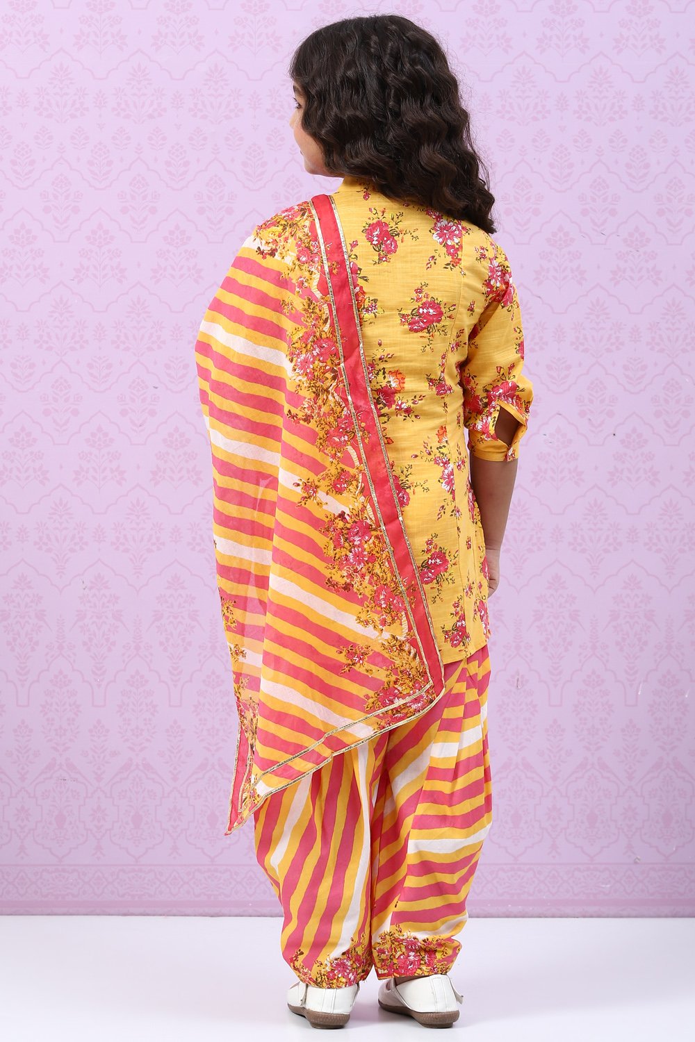 Yellow Cotton Straight Kurta Salwar Suit Set image number 4