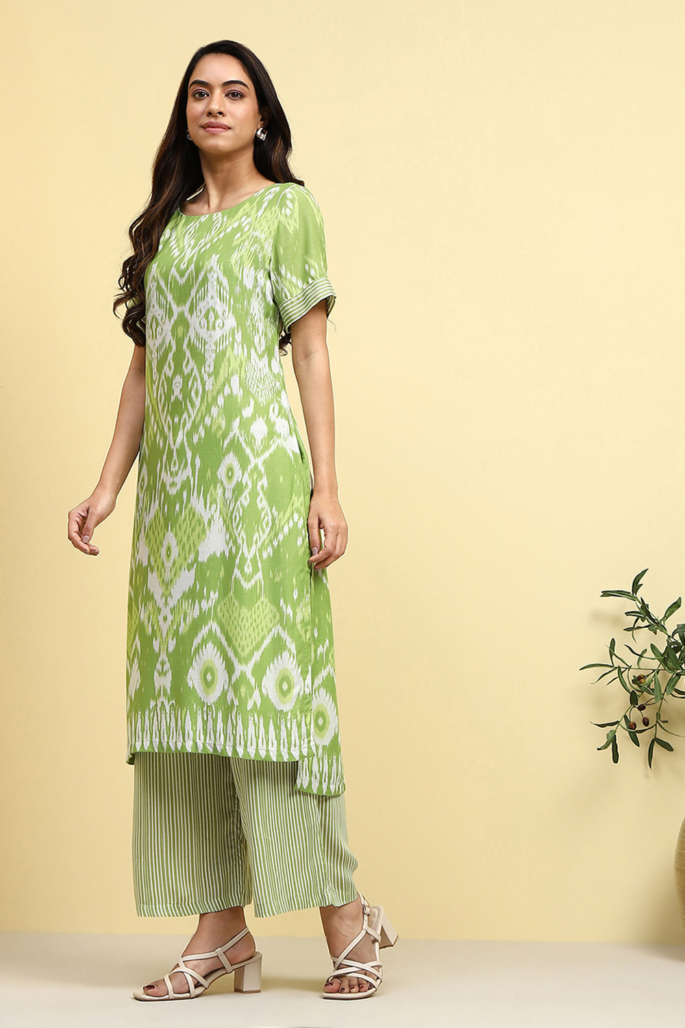 Blue Printed Straight Kurta Set image number 2