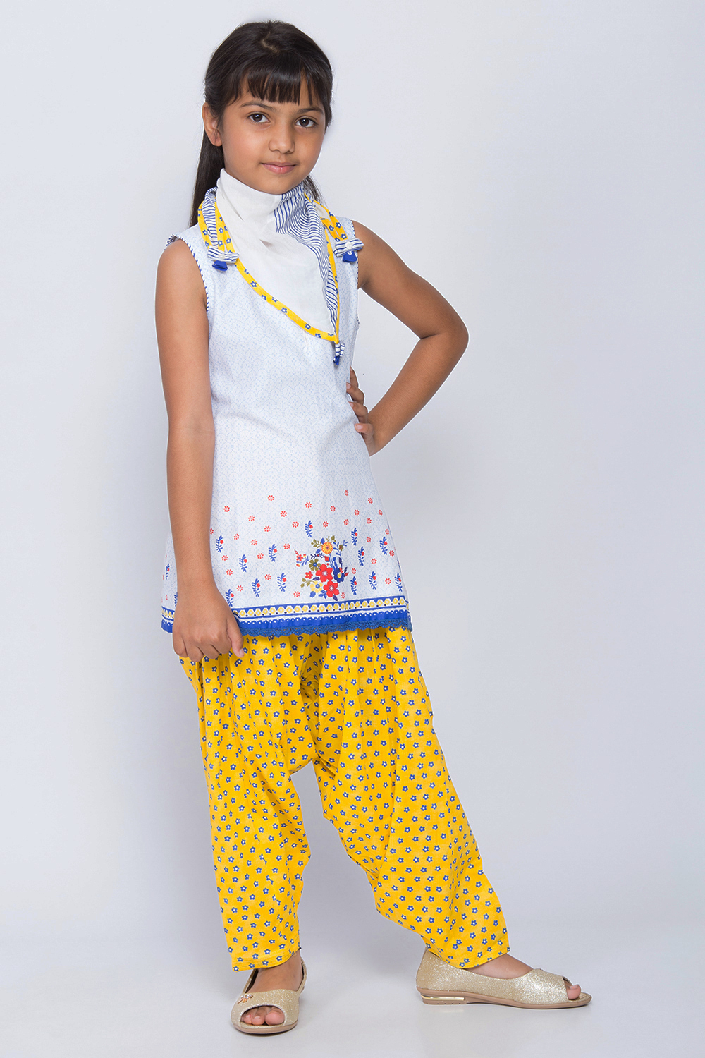 White And Yellow Cotton 3 Piece Set image number 3