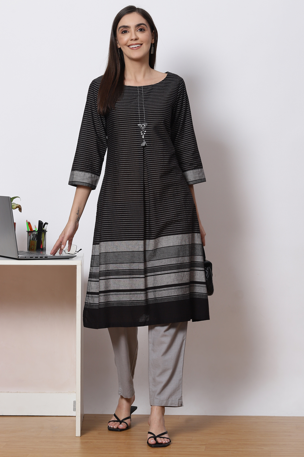 Black Cotton A-Line Yarndyed Kurta image number 5